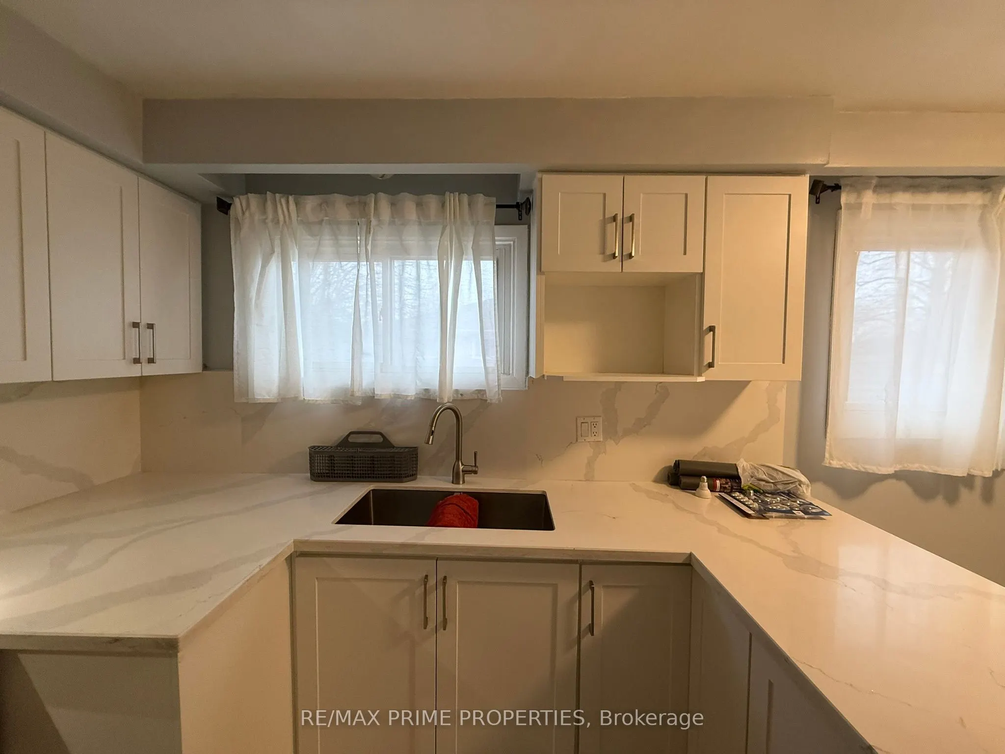3563 Laddie Crescent, #Upper