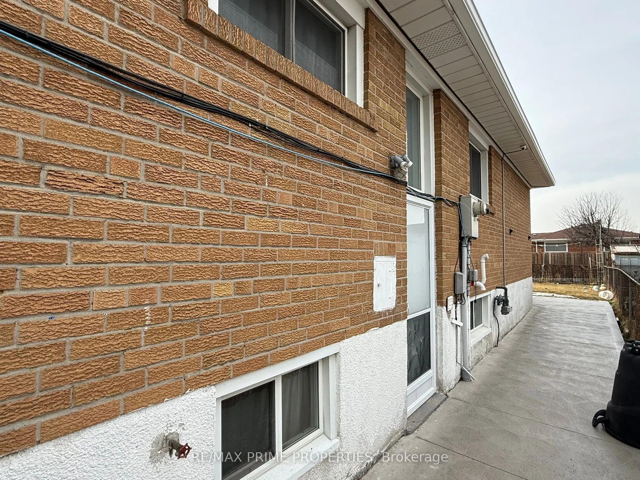 3563 Laddie Crescent, #Upper