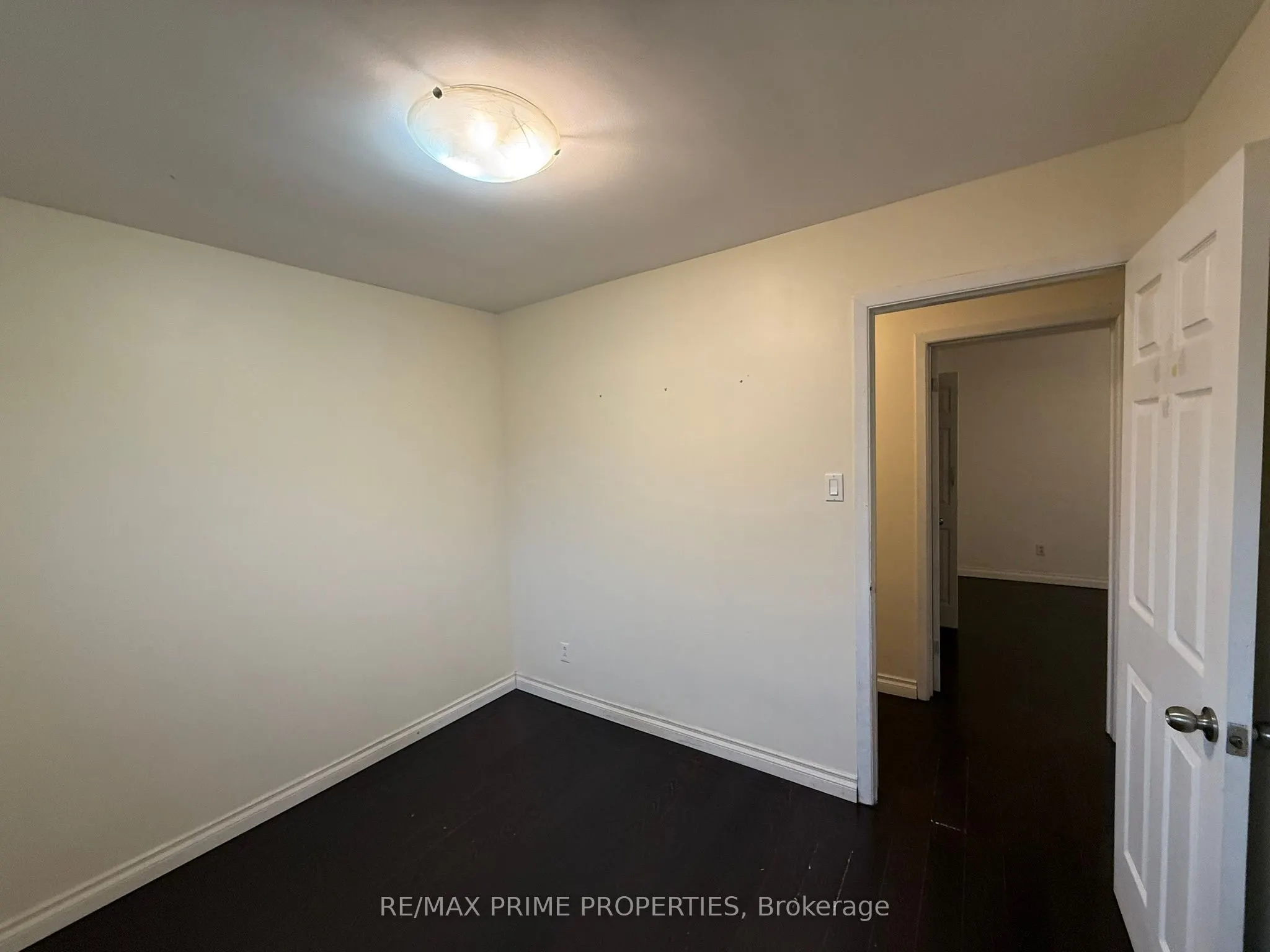 3563 Laddie Crescent, #Upper