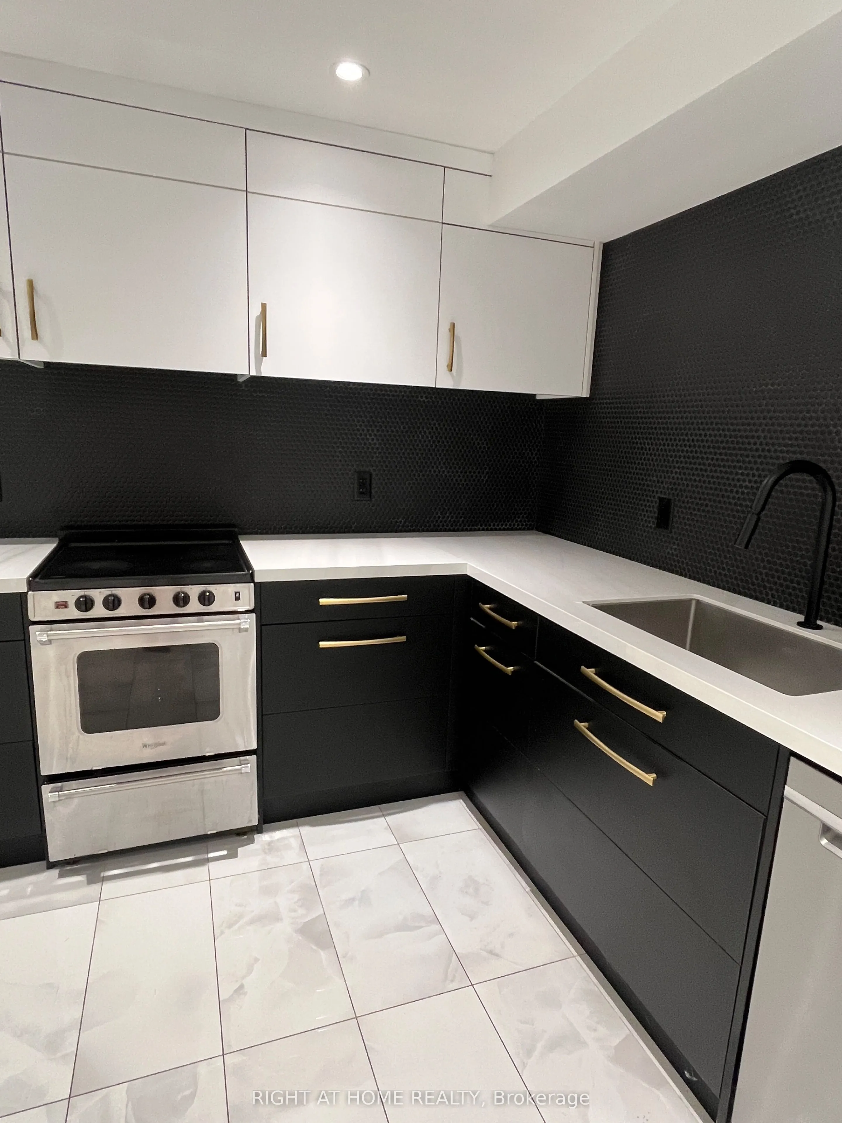 218 Jane Street, #Lower Level