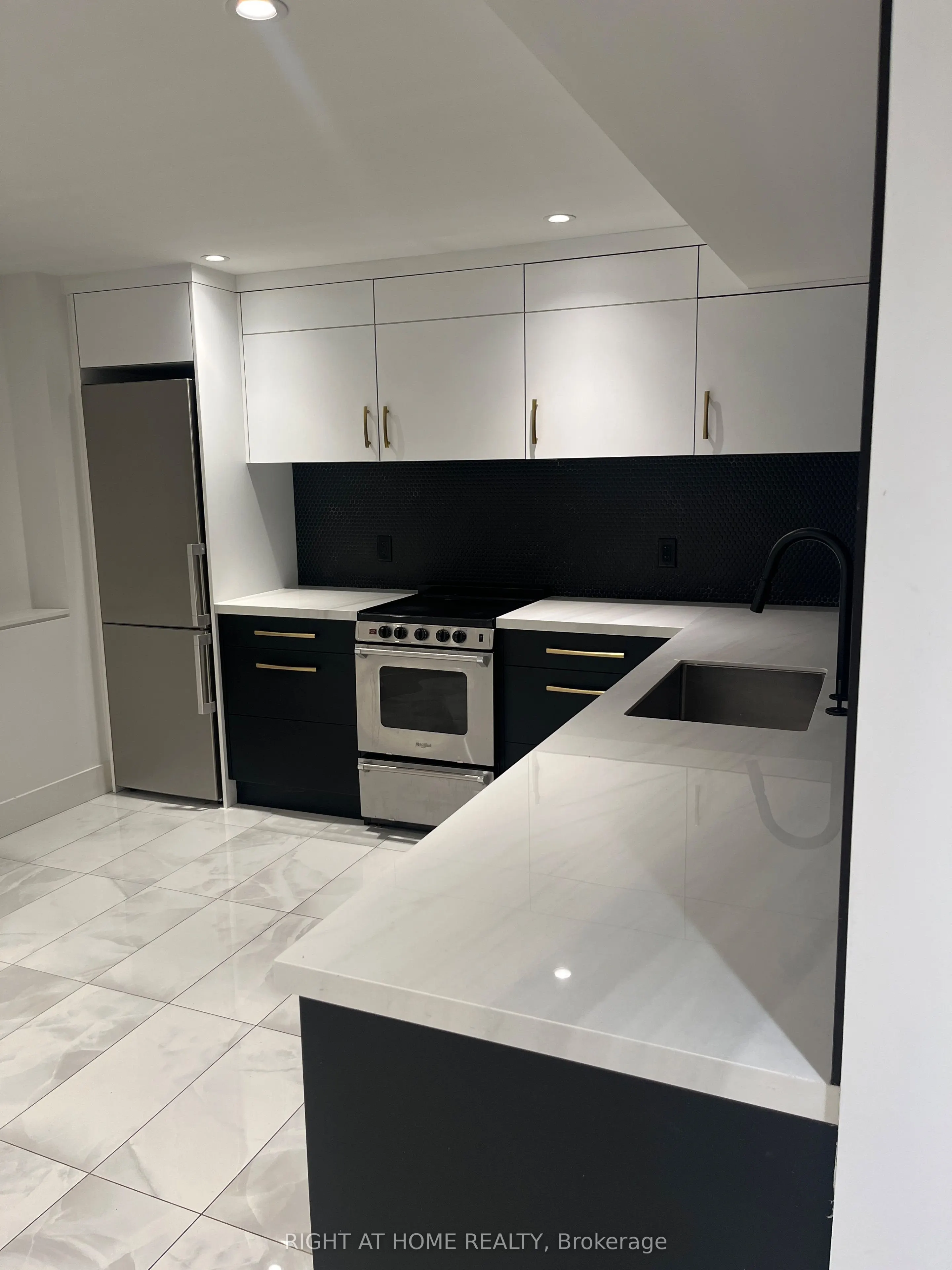 218 Jane Street, #Lower Level