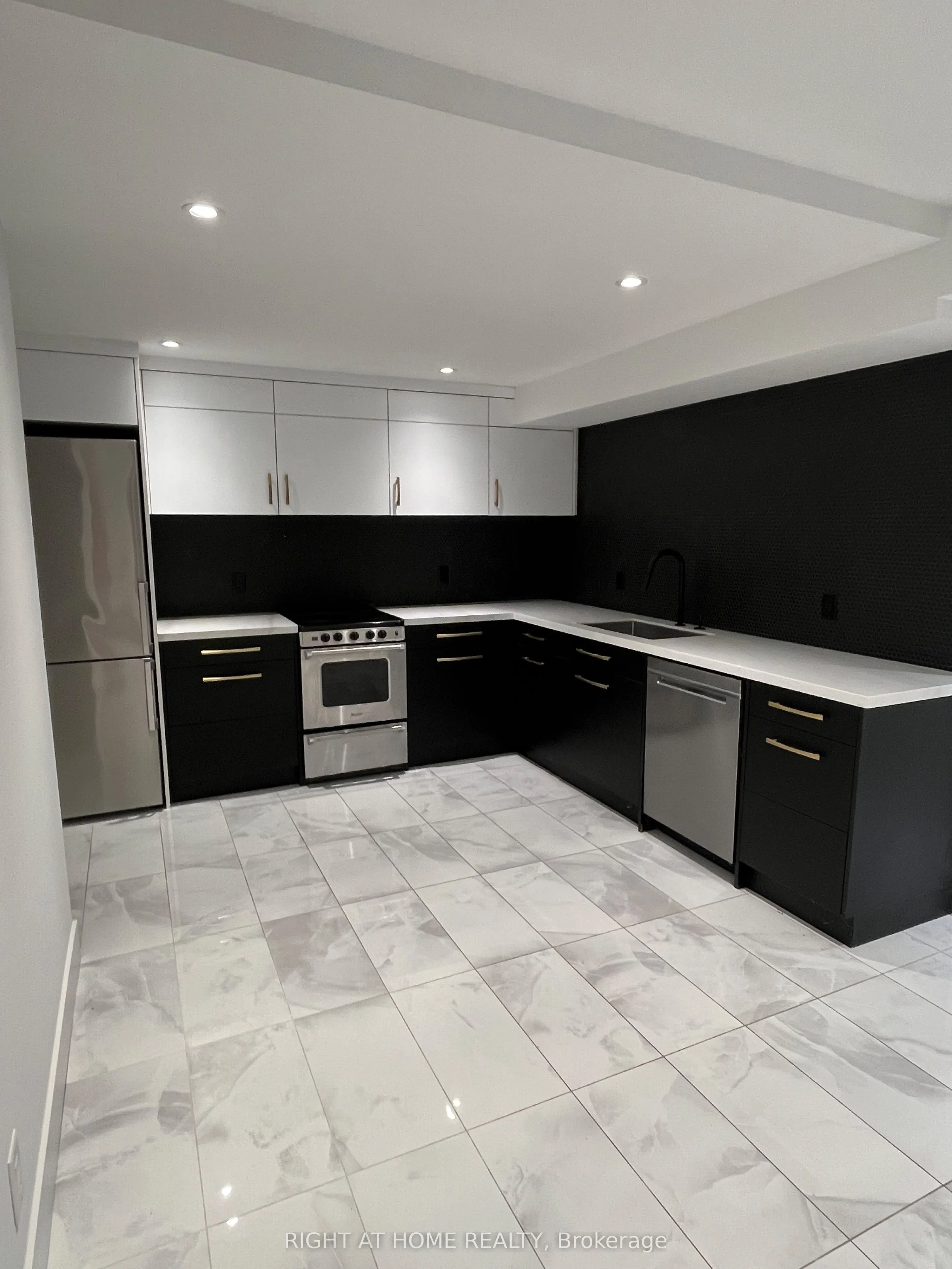 218 Jane Street, #Lower Level