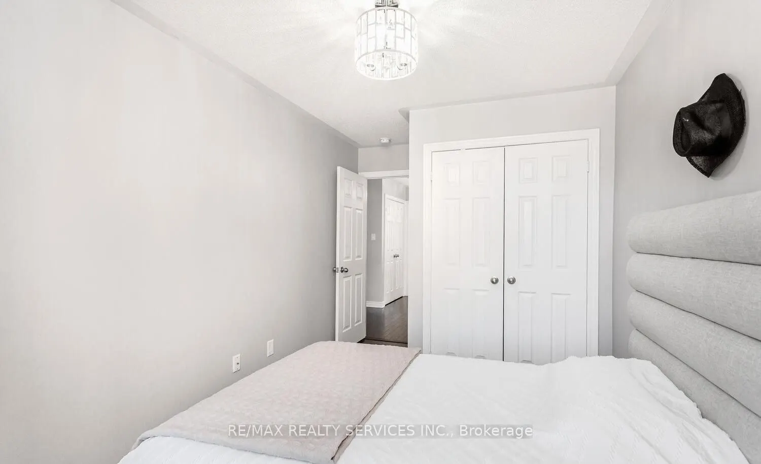 14 Rockman Crescent