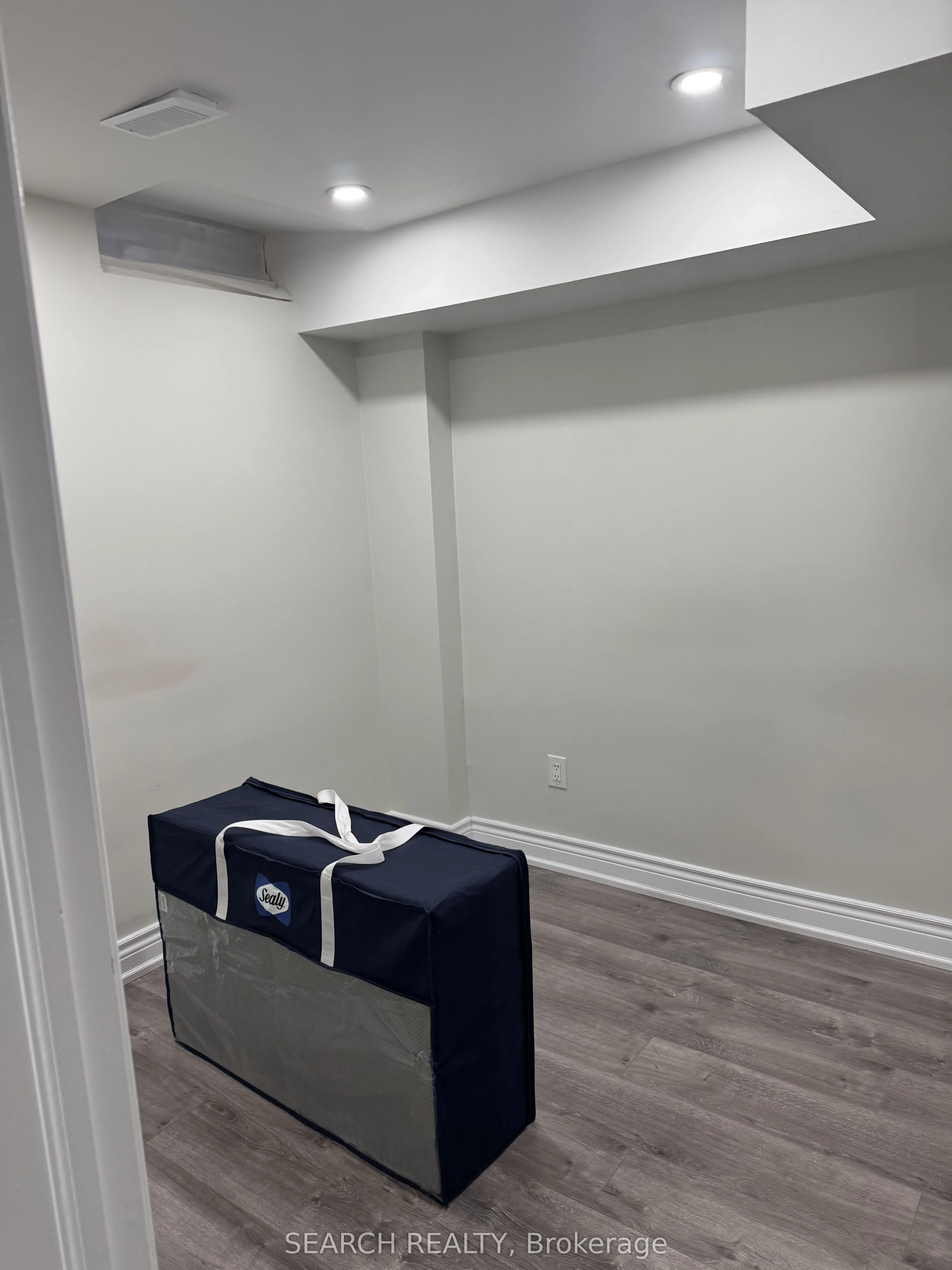 19 Manzanita Crescent, #Basement
