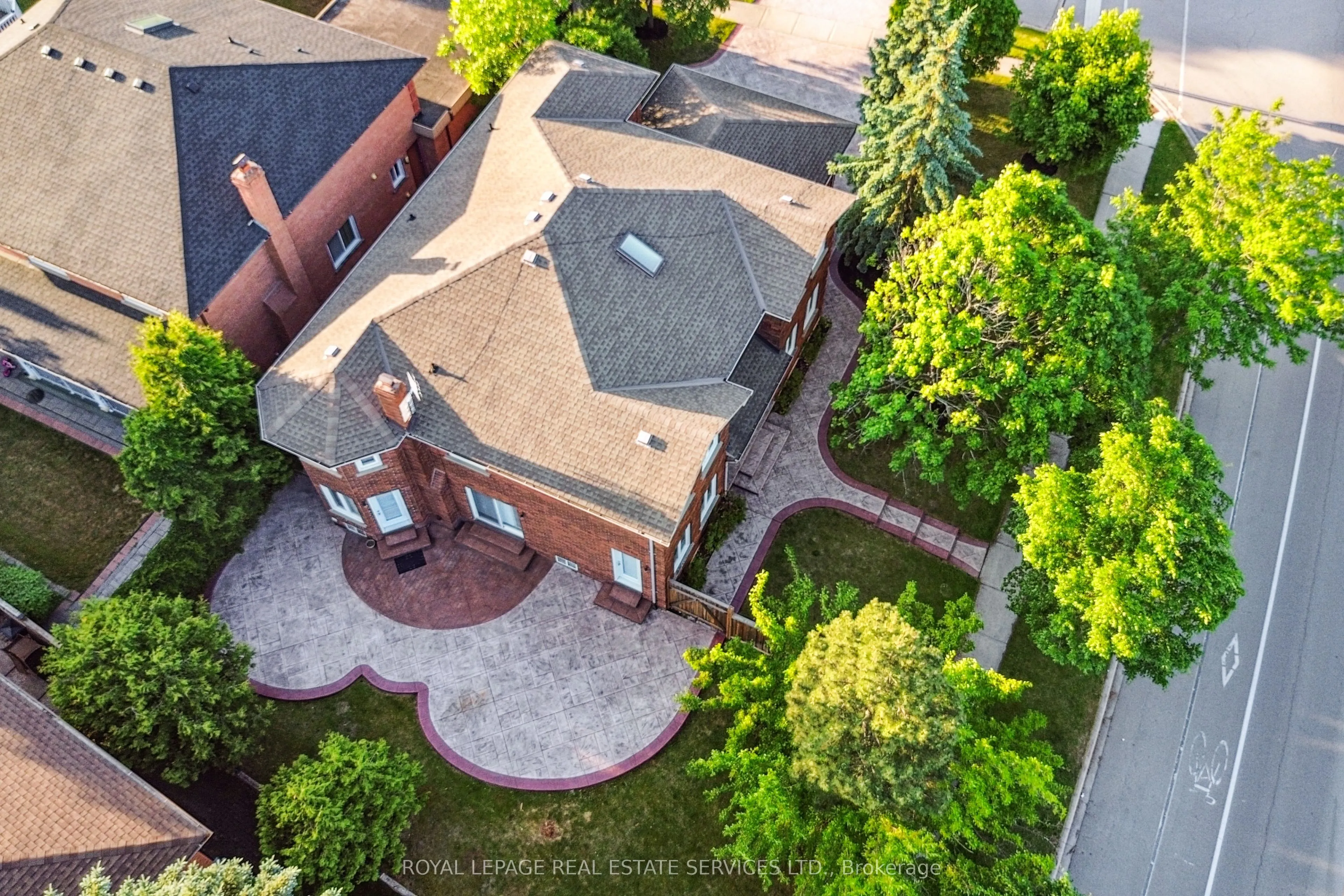 2814 Guilford Crescent