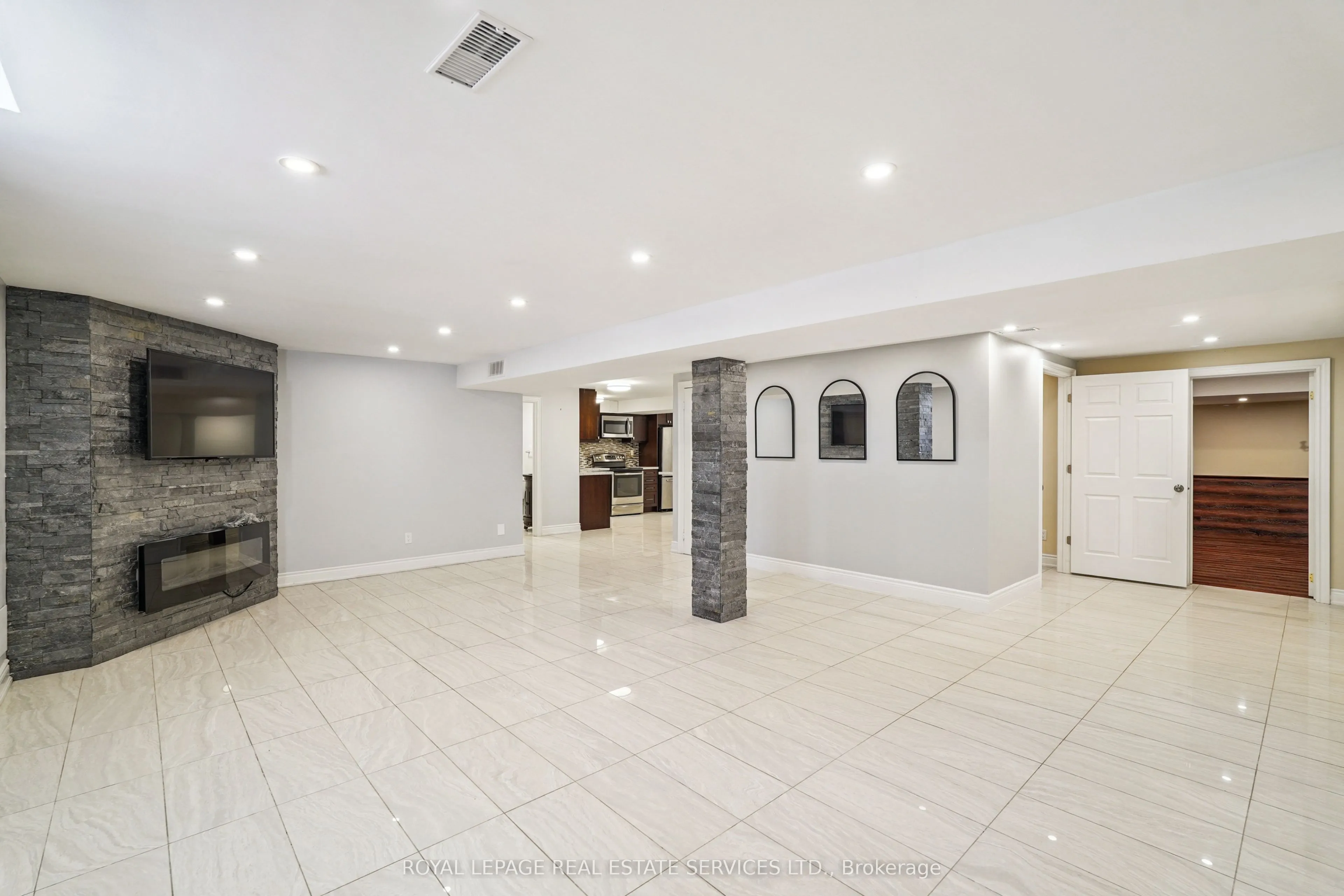 2814 Guilford Crescent
