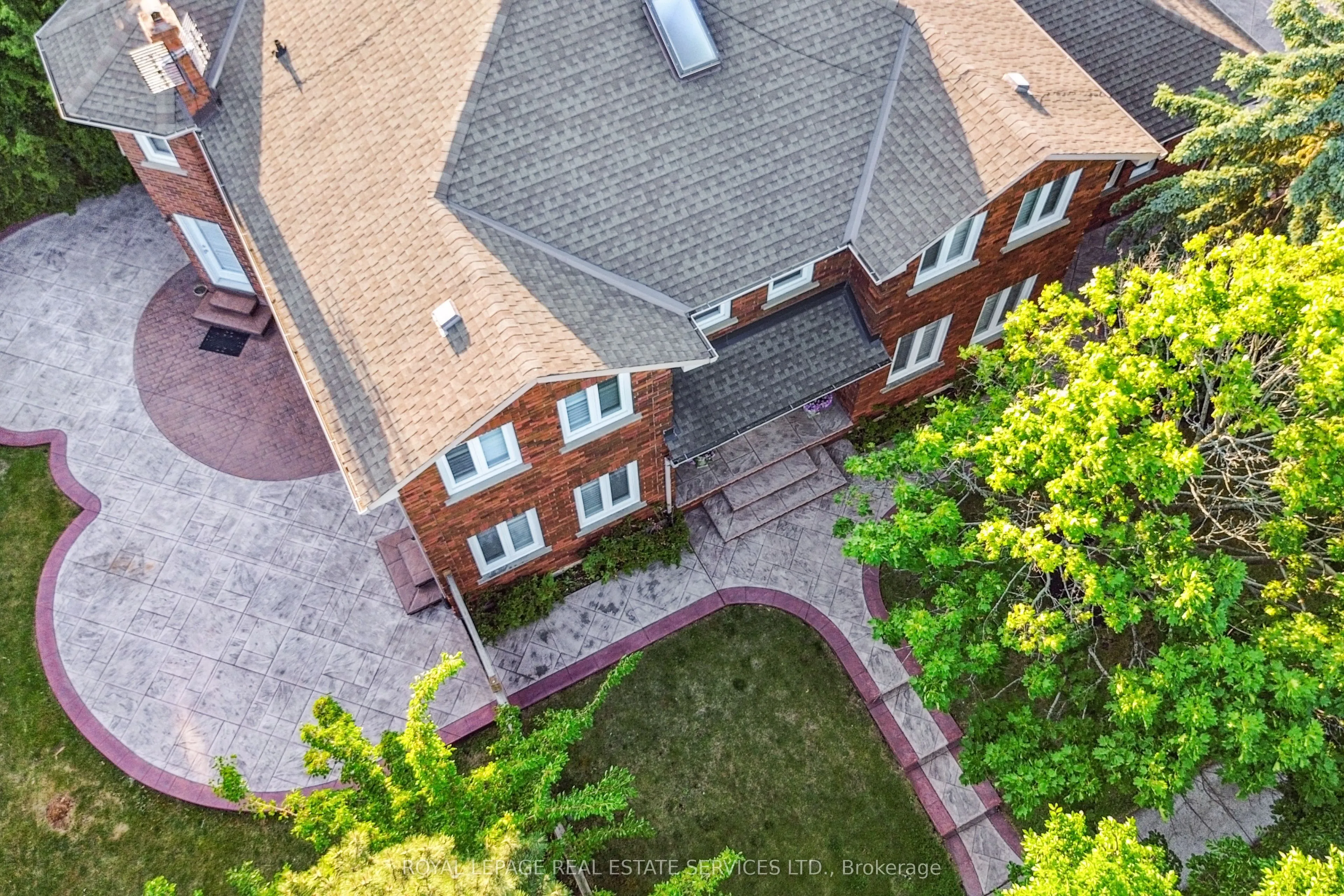 2814 Guilford Crescent