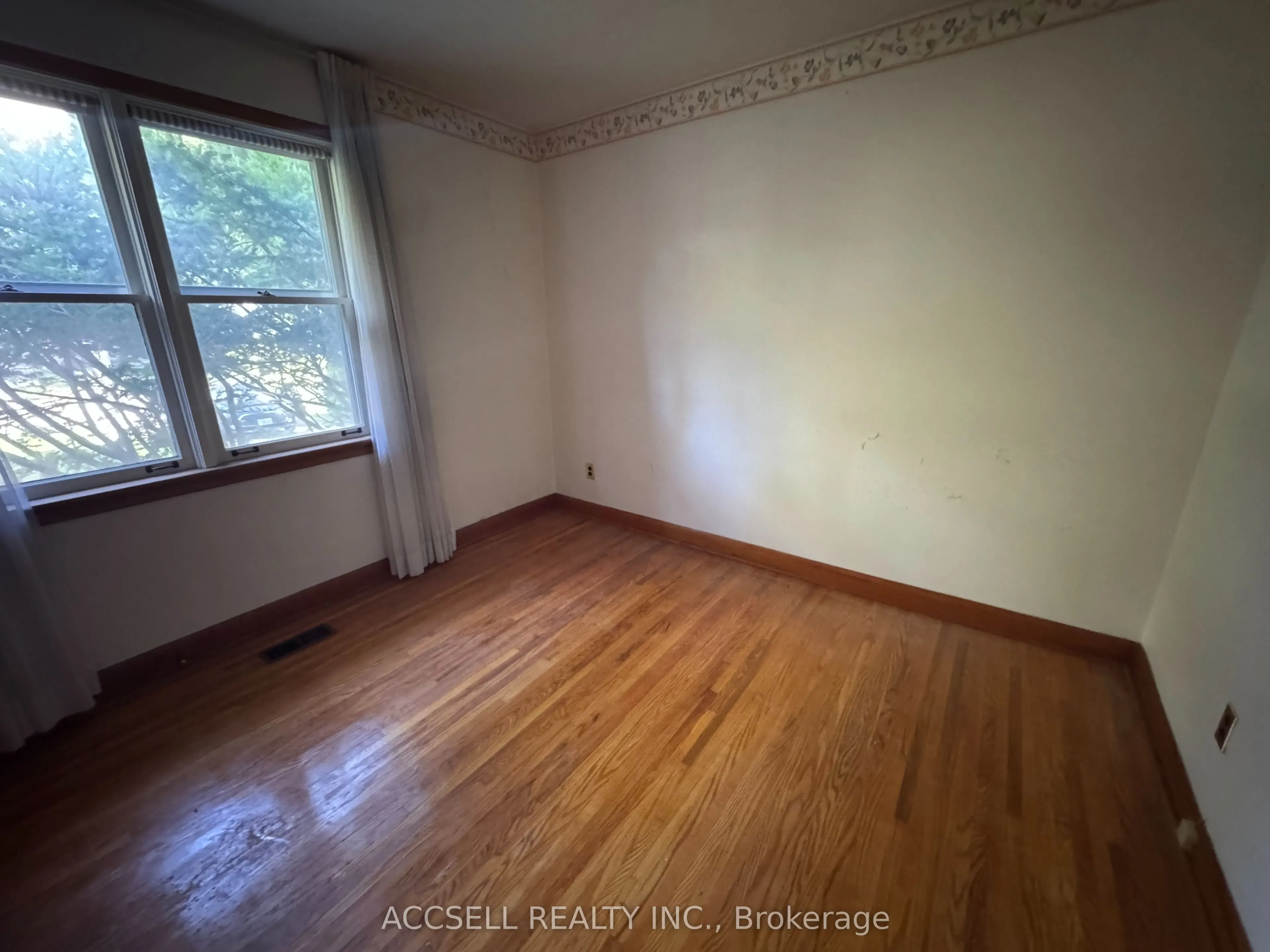 1358 Sedgewick Crescent