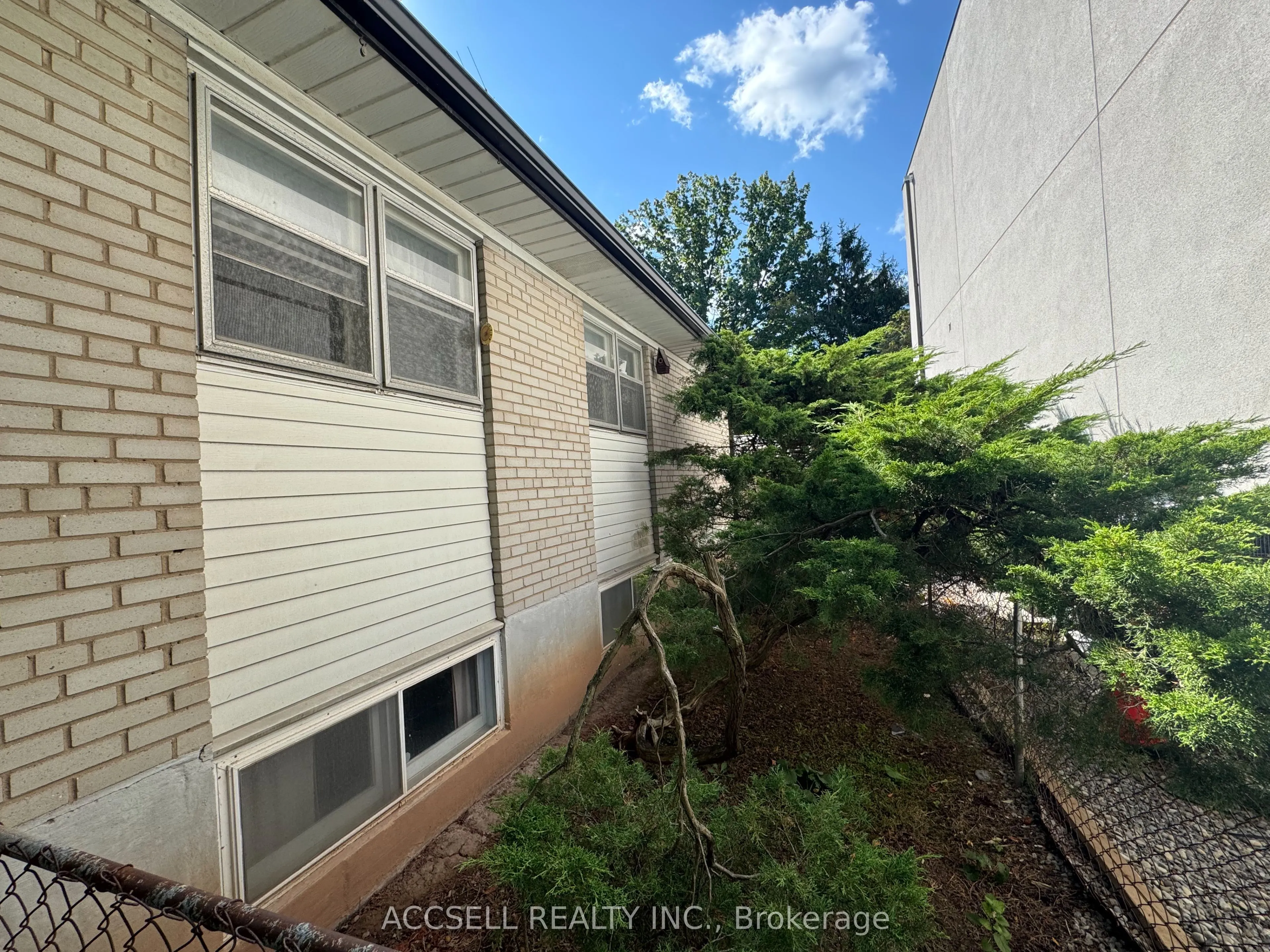1358 Sedgewick Crescent
