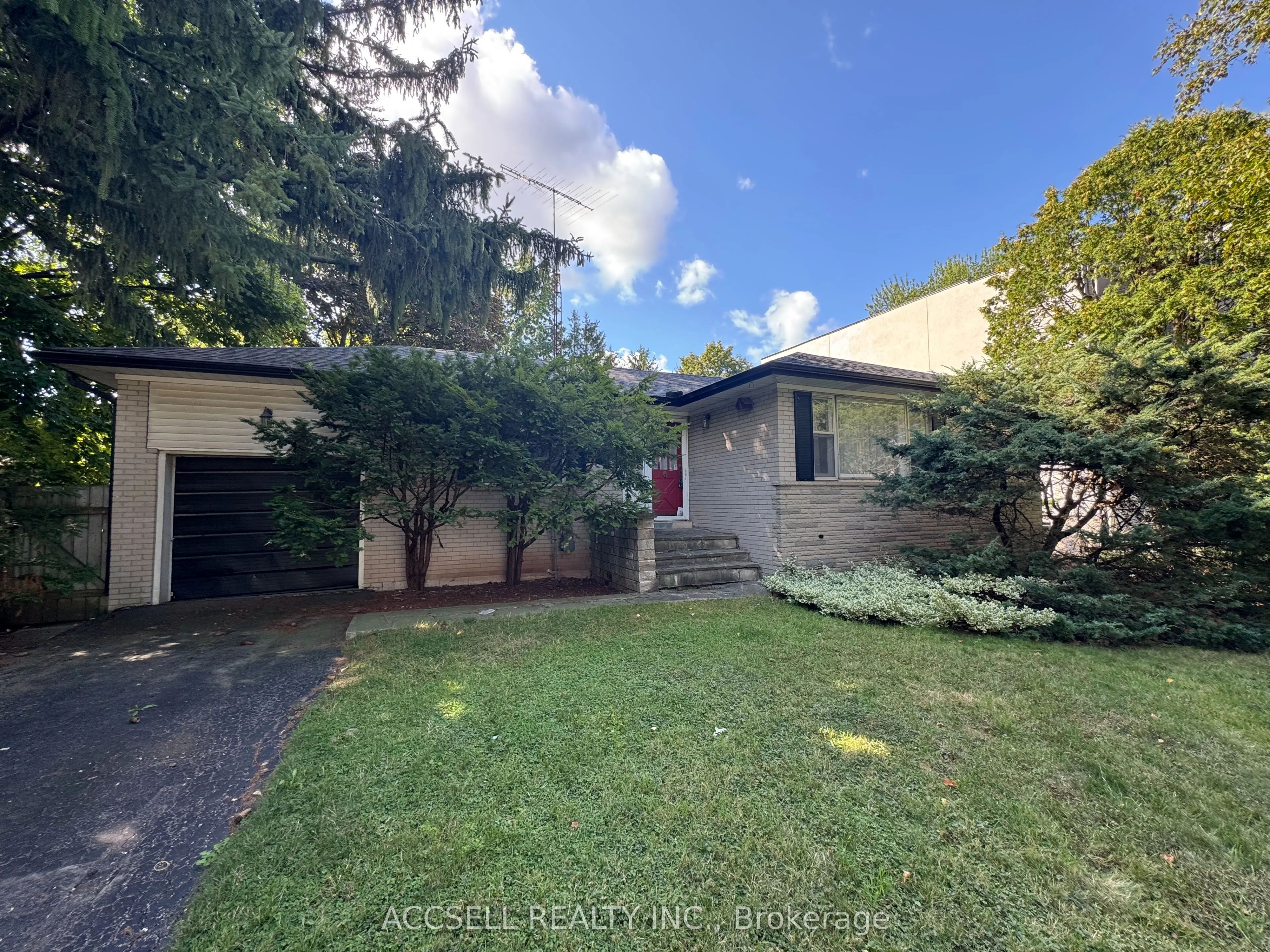 1358 Sedgewick Crescent