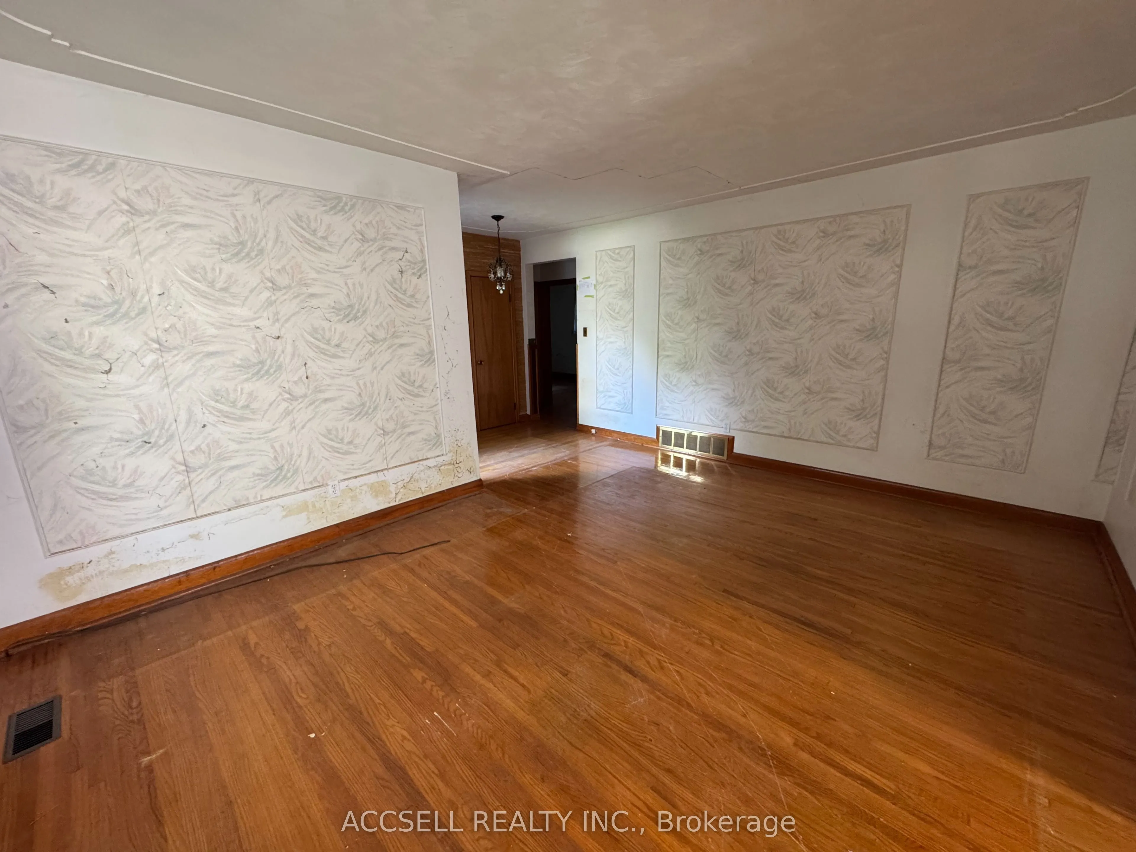 1358 Sedgewick Crescent