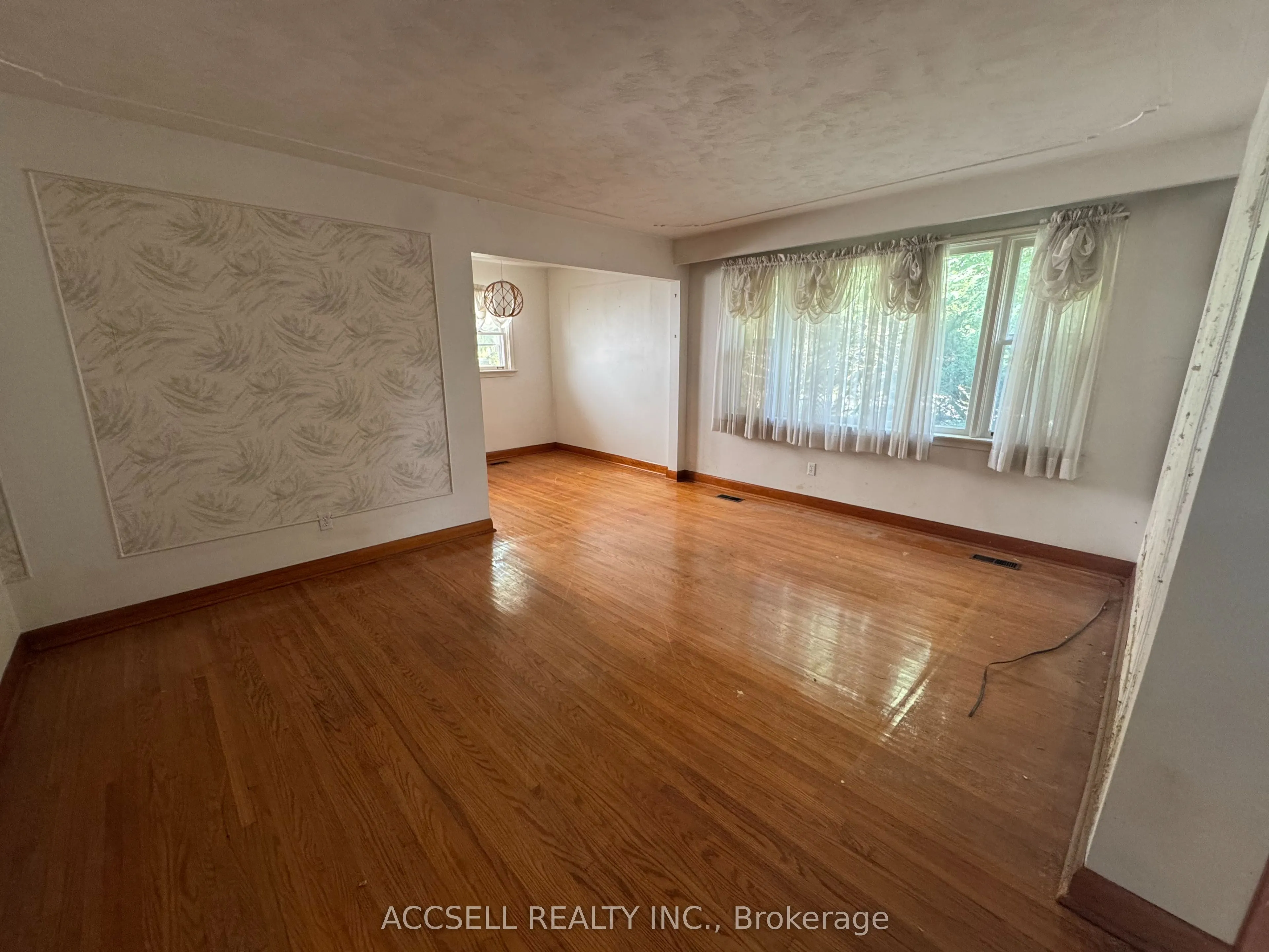 1358 Sedgewick Crescent