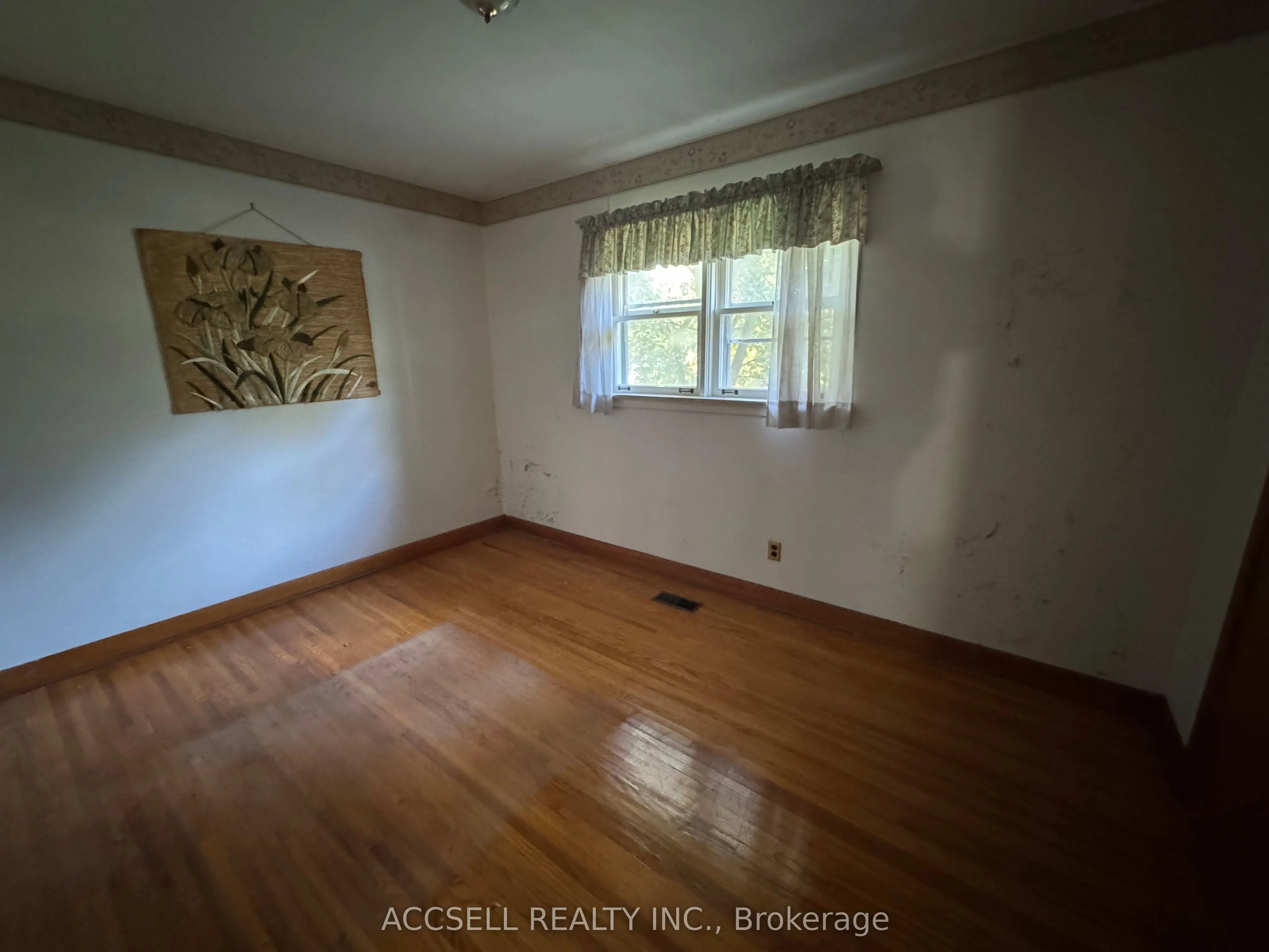 1358 Sedgewick Crescent