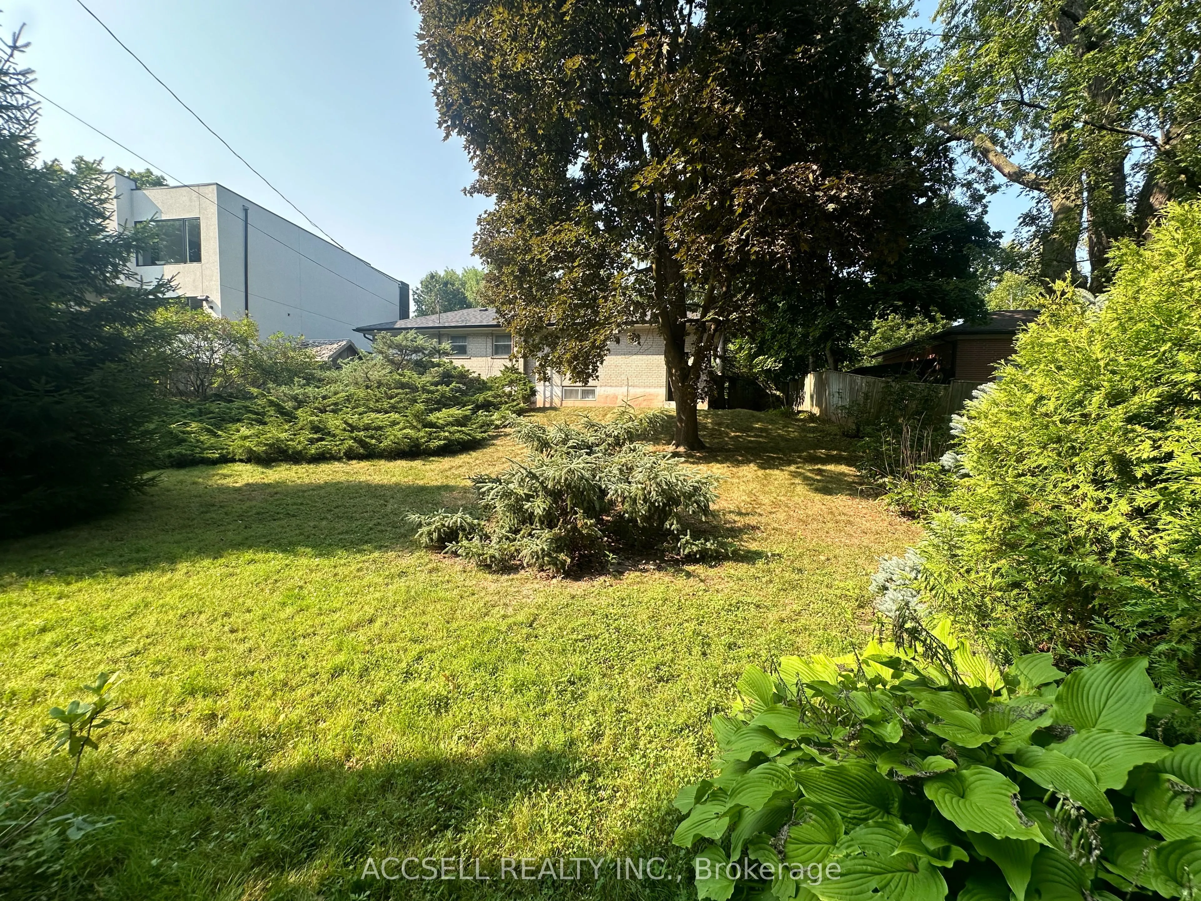 1358 Sedgewick Crescent