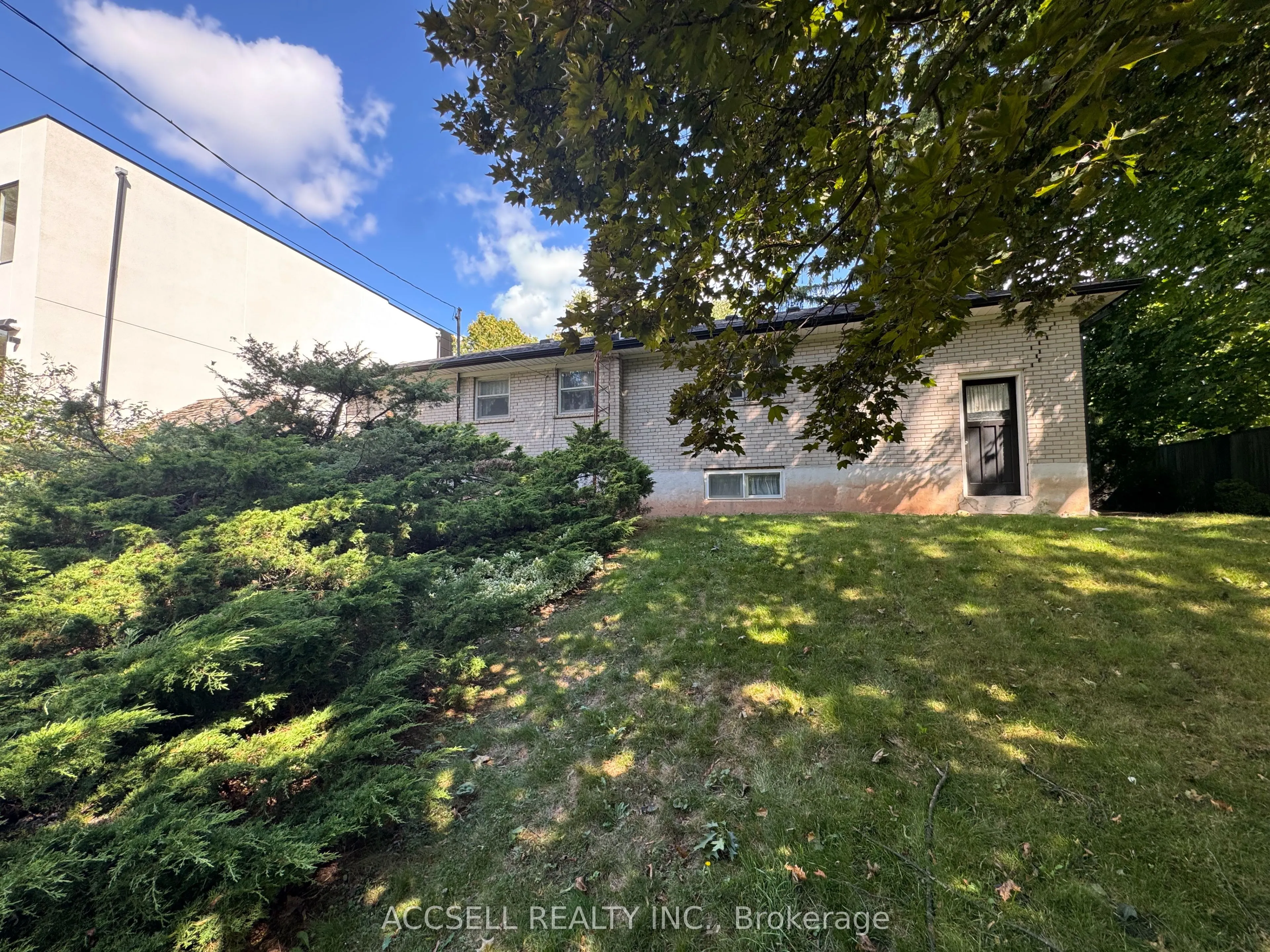1358 Sedgewick Crescent