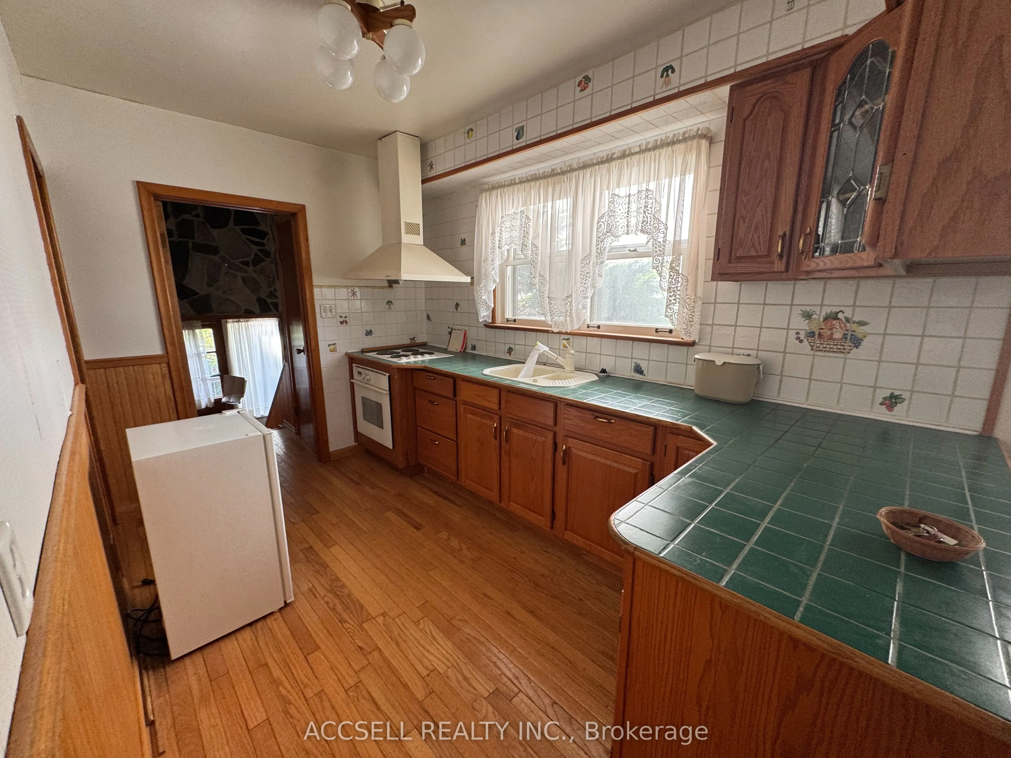 1358 Sedgewick Crescent
