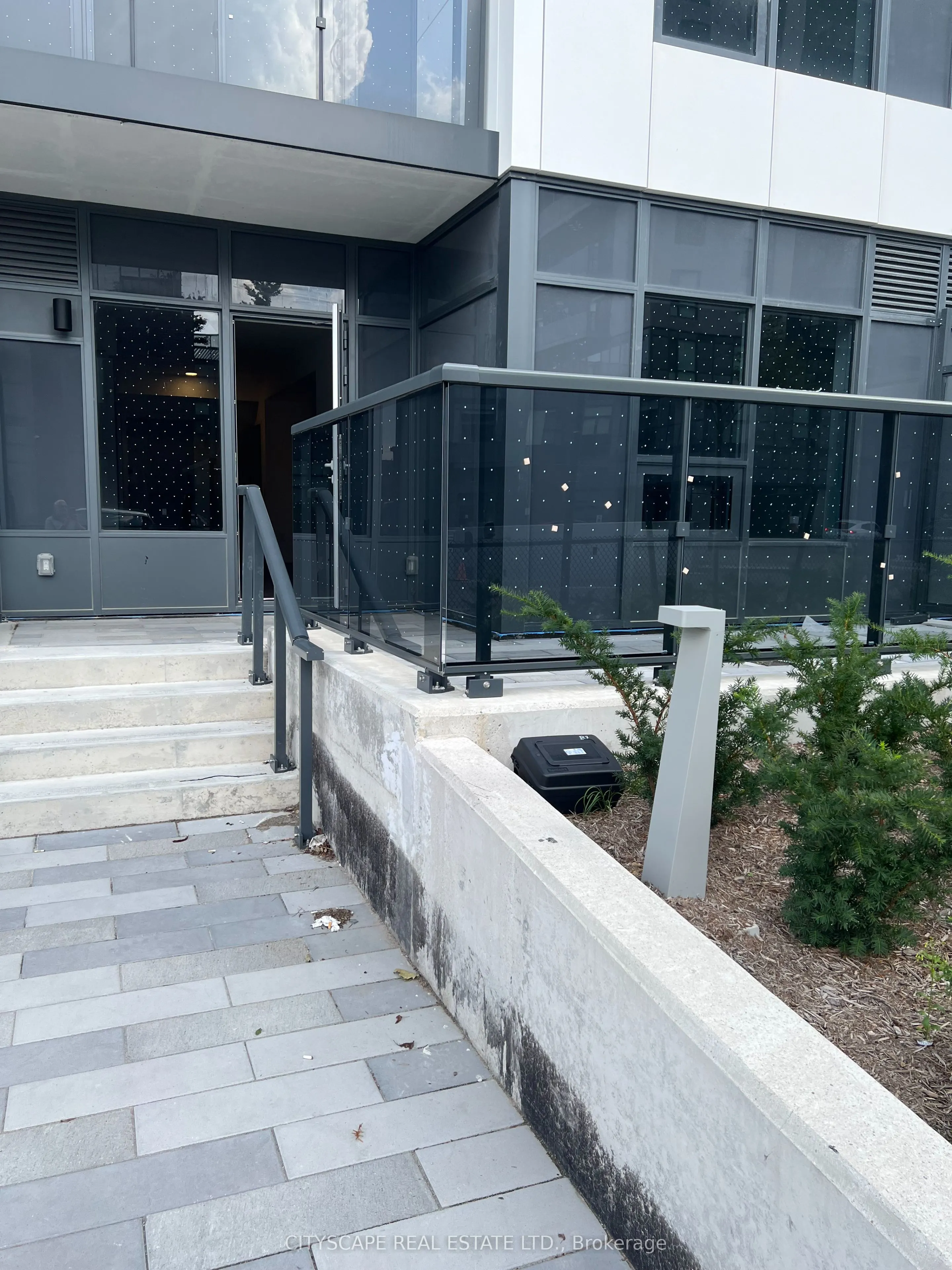 5105 Hurontario Street, #108