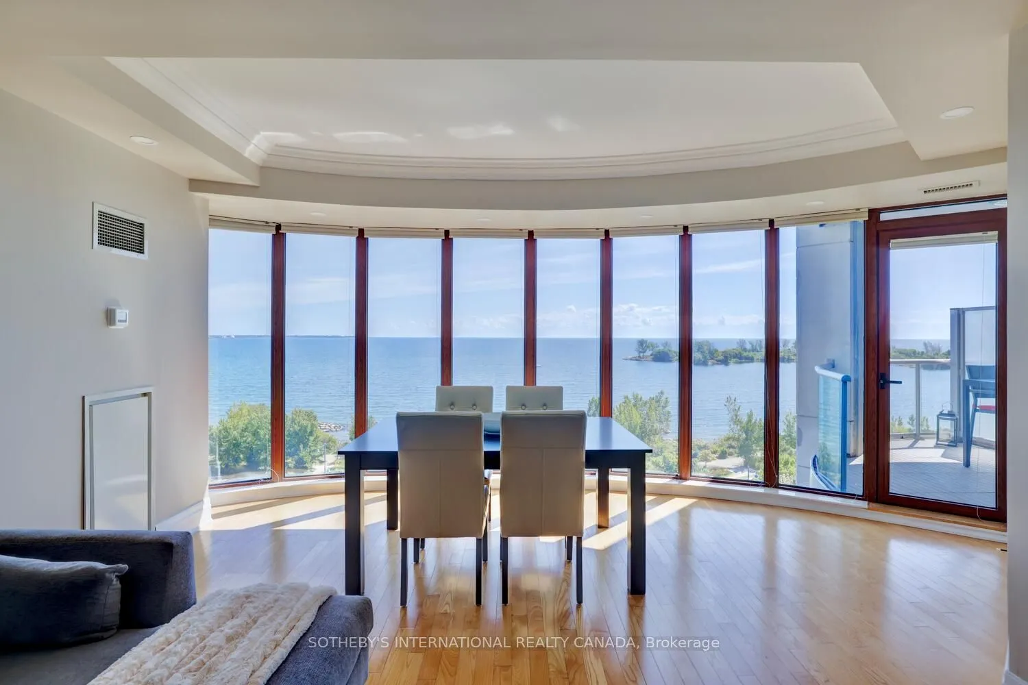 2095 Lake Shore Boulevard W, #818
