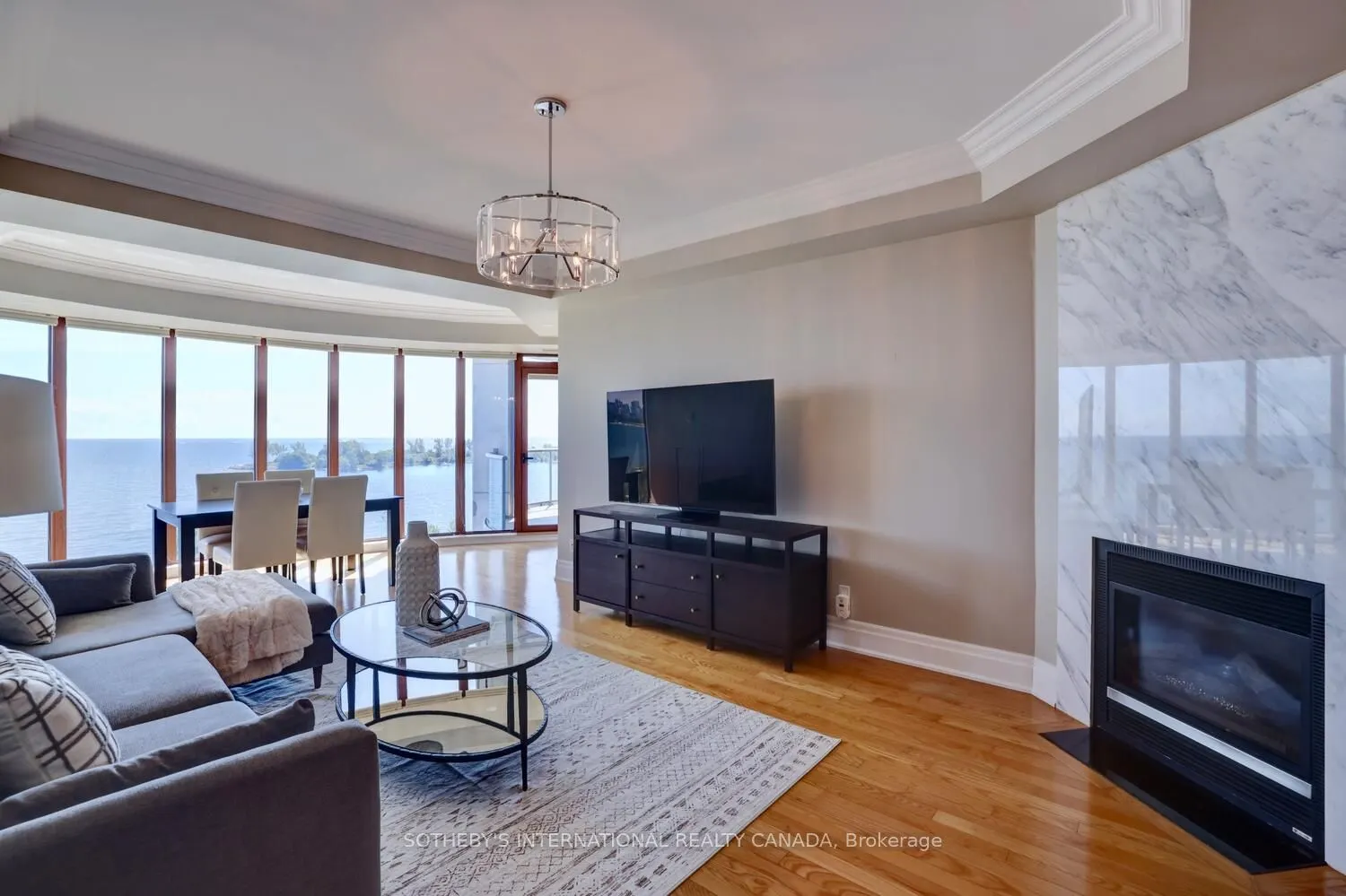 2095 Lake Shore Boulevard W, #818