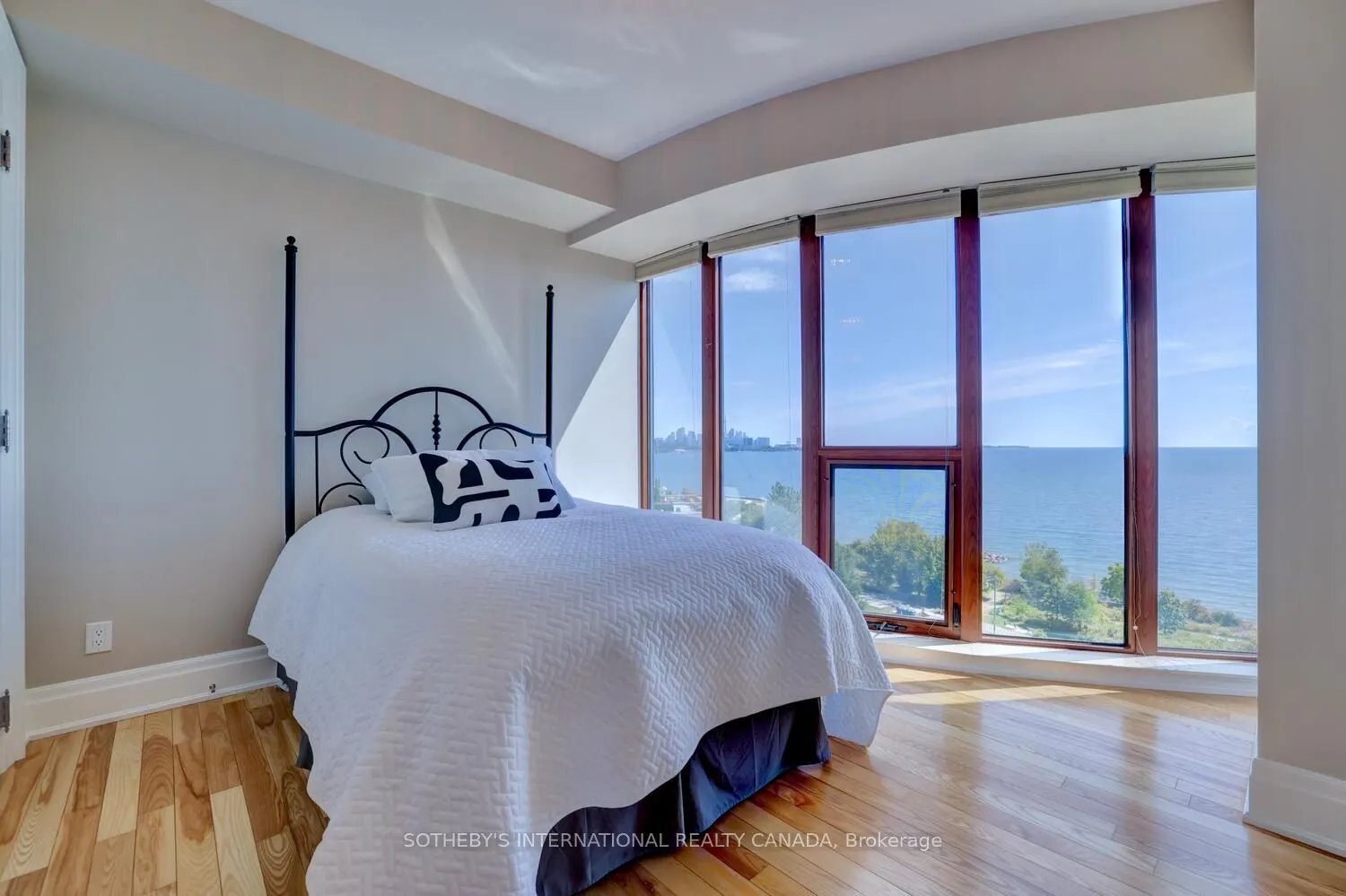 2095 Lake Shore Boulevard W, #818