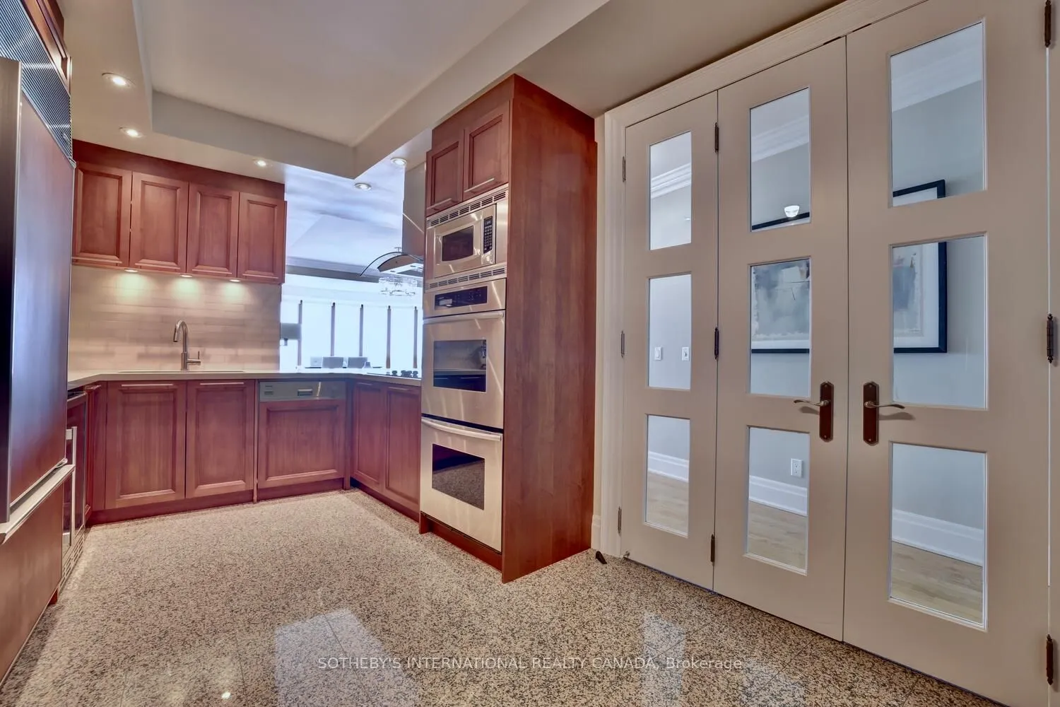 2095 Lake Shore Boulevard W, #818