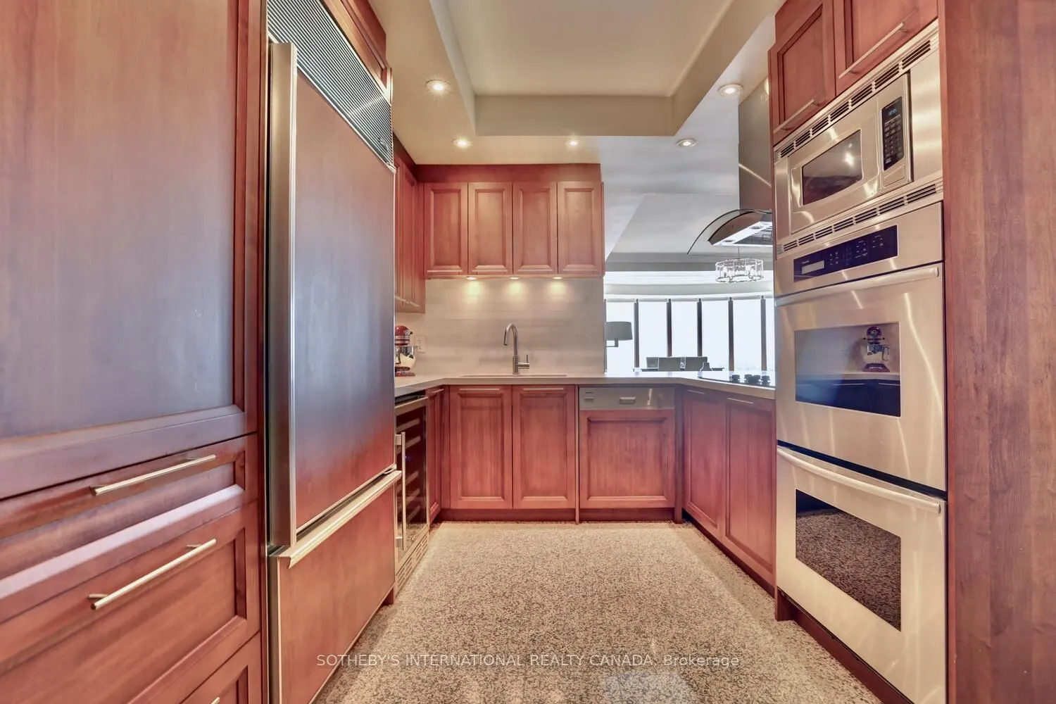 2095 Lake Shore Boulevard W, #818