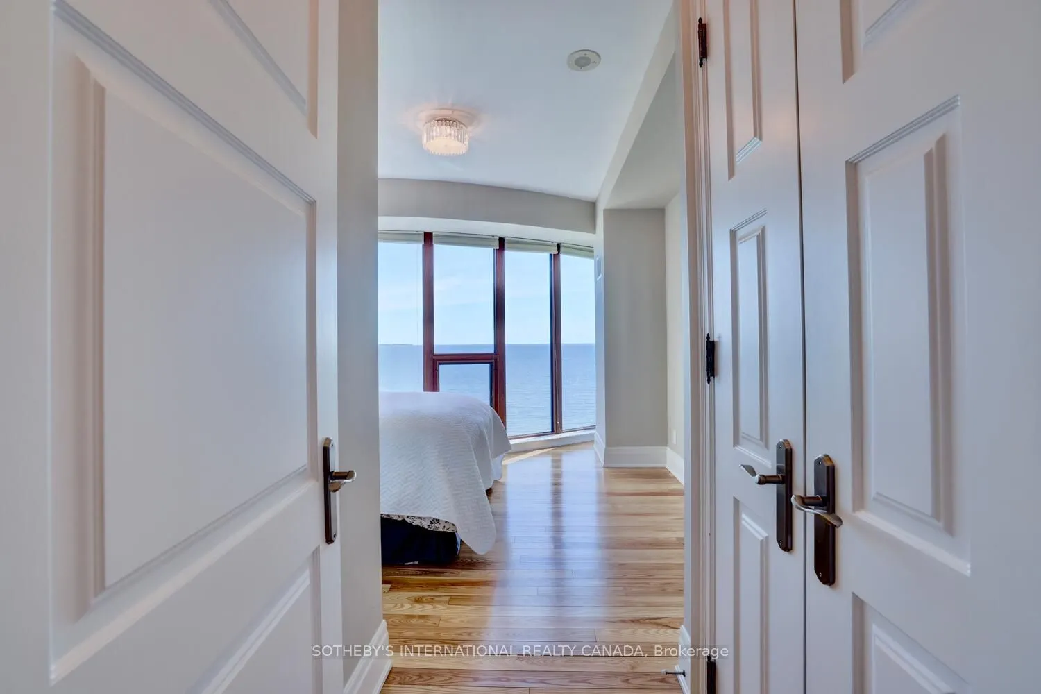 2095 Lake Shore Boulevard W, #818