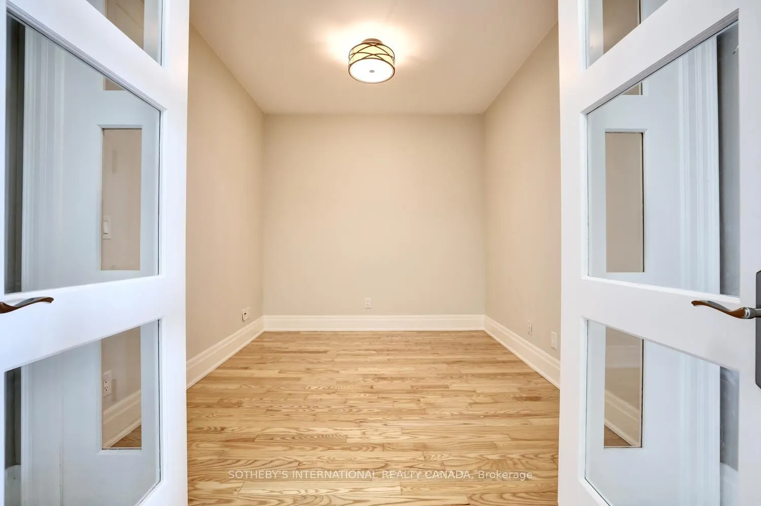 2095 Lake Shore Boulevard W, #818