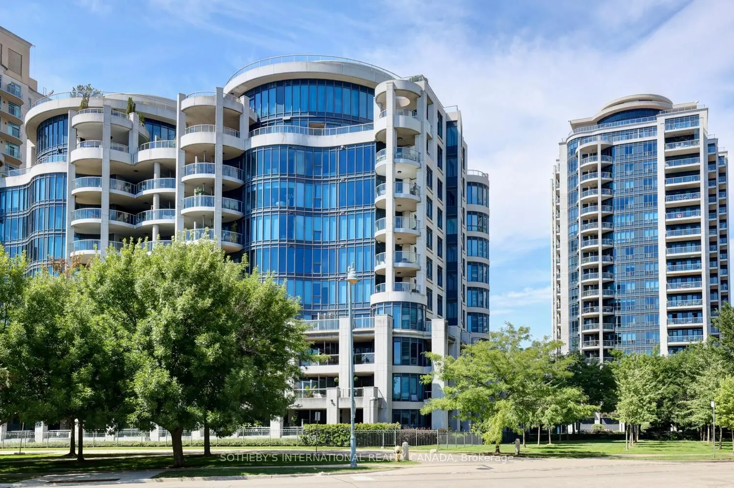 2095 Lake Shore Boulevard W, #818