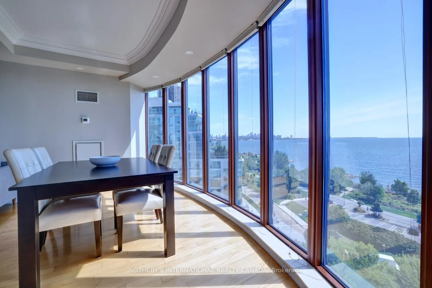 2095 Lake Shore Boulevard W, #818