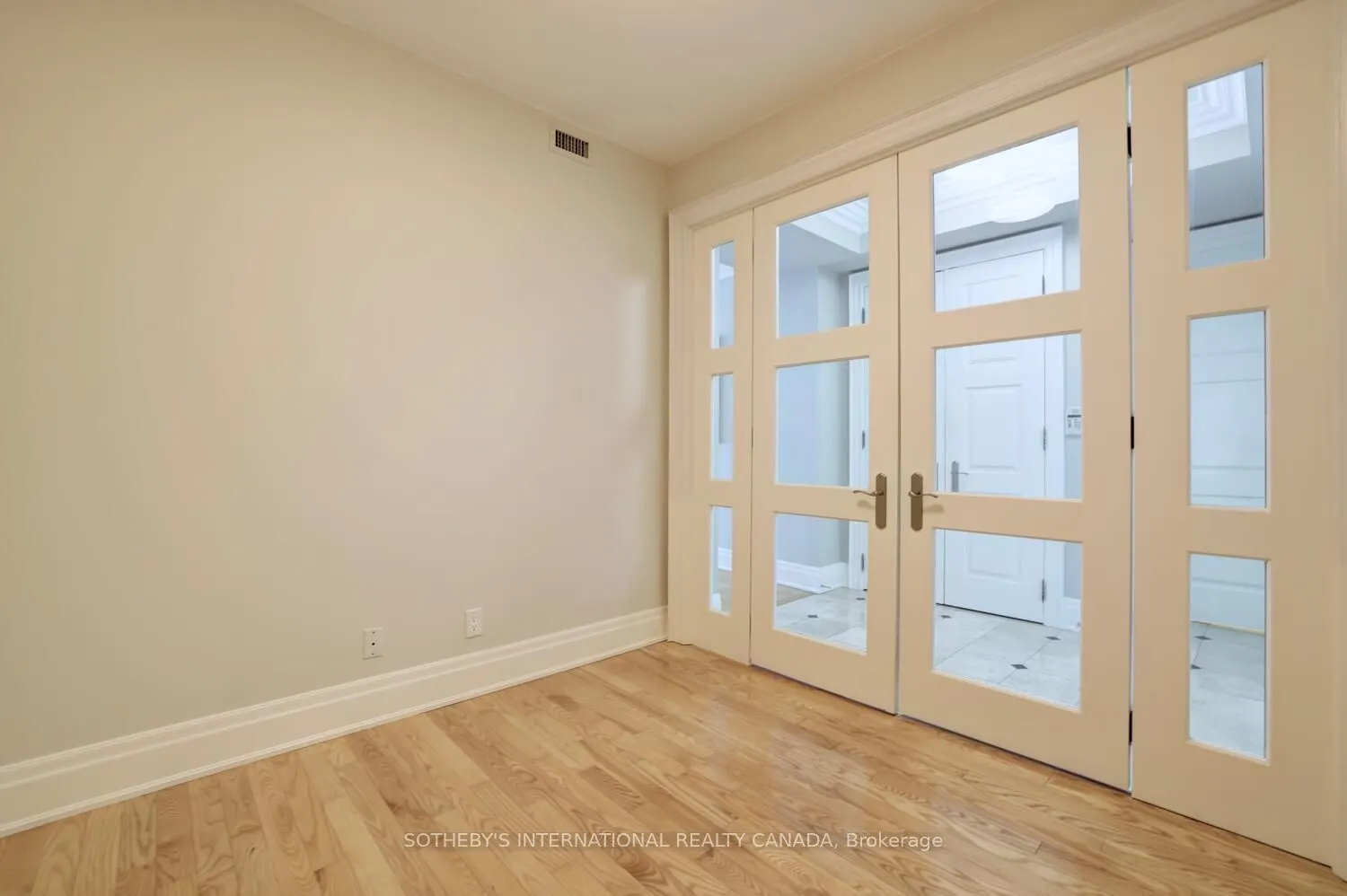 2095 Lake Shore Boulevard W, #818