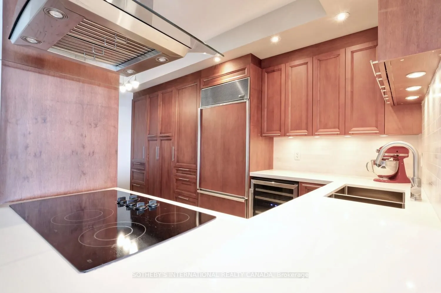 2095 Lake Shore Boulevard W, #818
