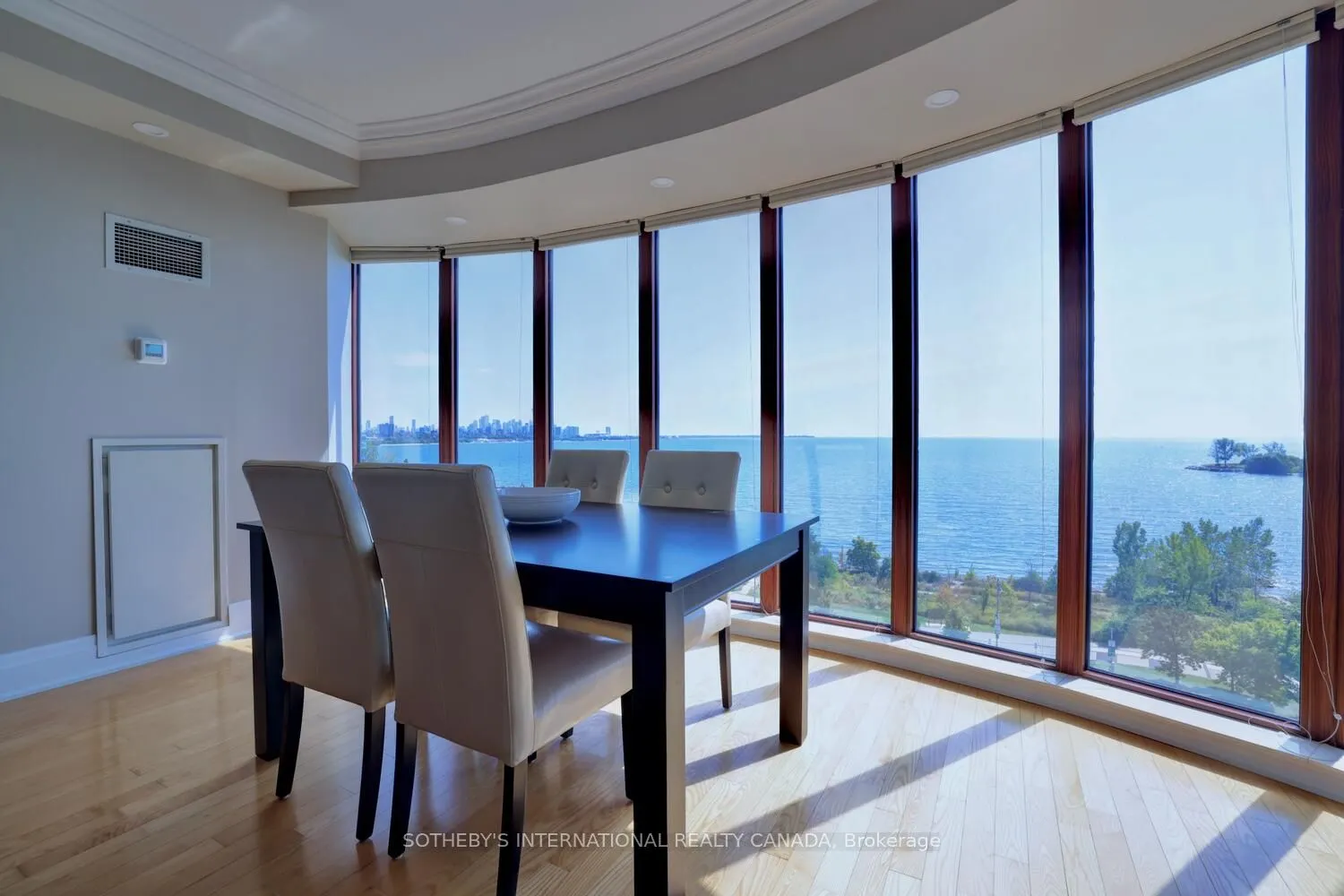 2095 Lake Shore Boulevard W, #818