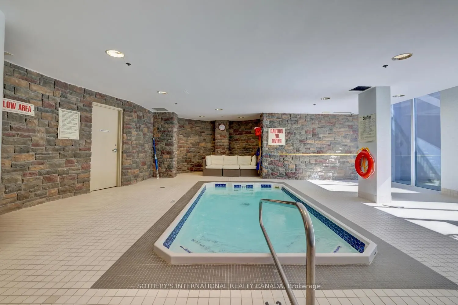 2095 Lake Shore Boulevard W, #818