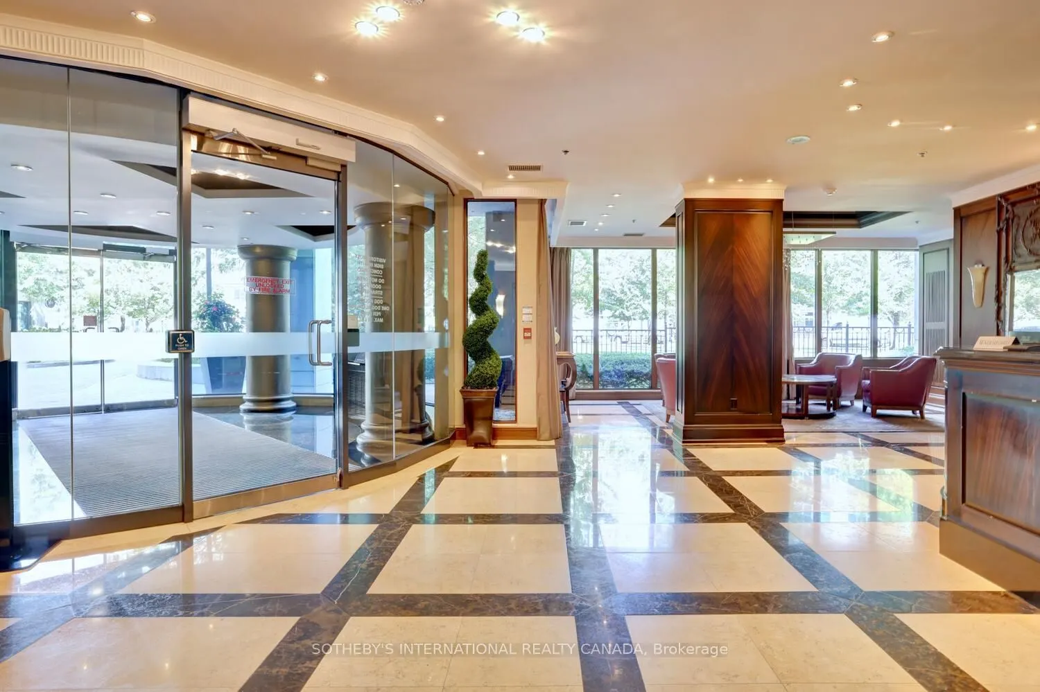 2095 Lake Shore Boulevard W, #818