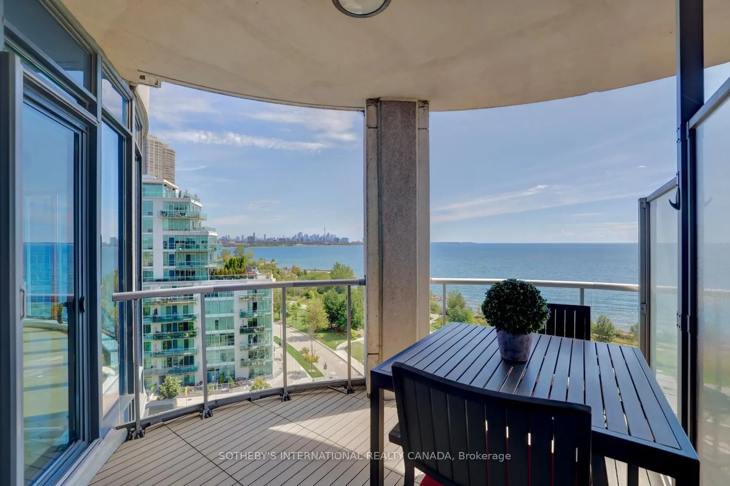2095 Lake Shore Boulevard W, #818