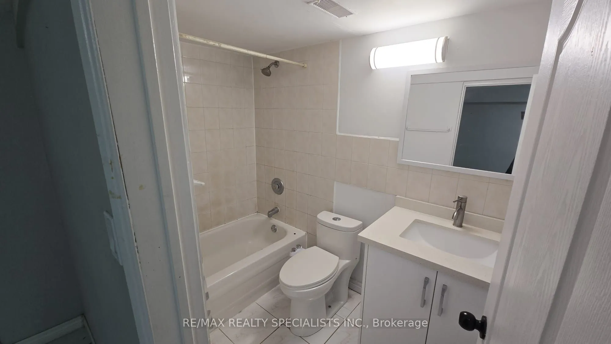 25 Aloma Crescent, #LOWER