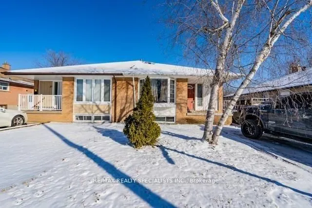 25 Aloma Crescent, #LOWER