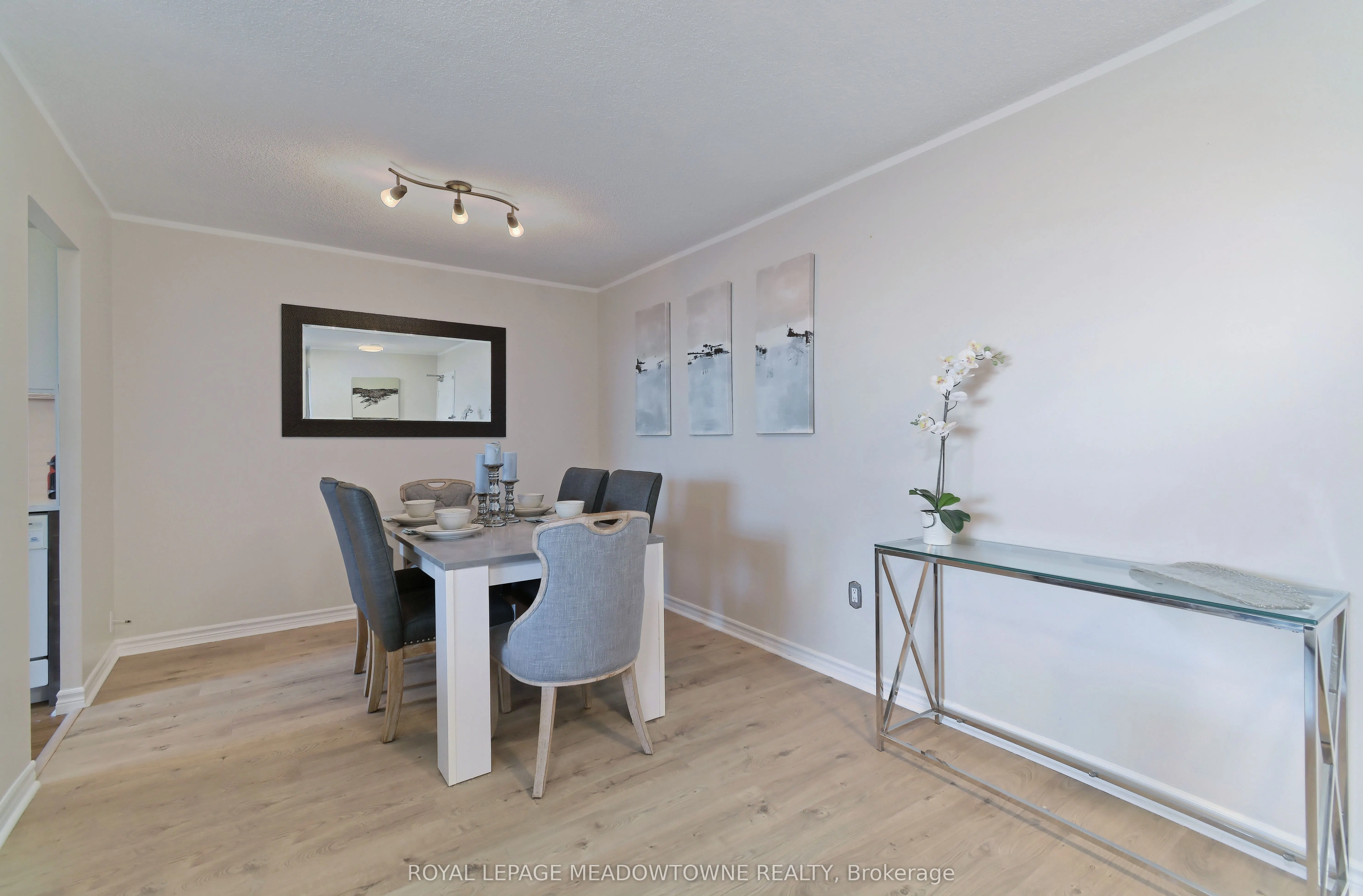 966 Inverhouse Drive, #609