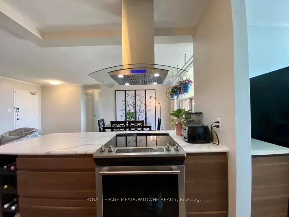 966 Inverhouse Drive, #609