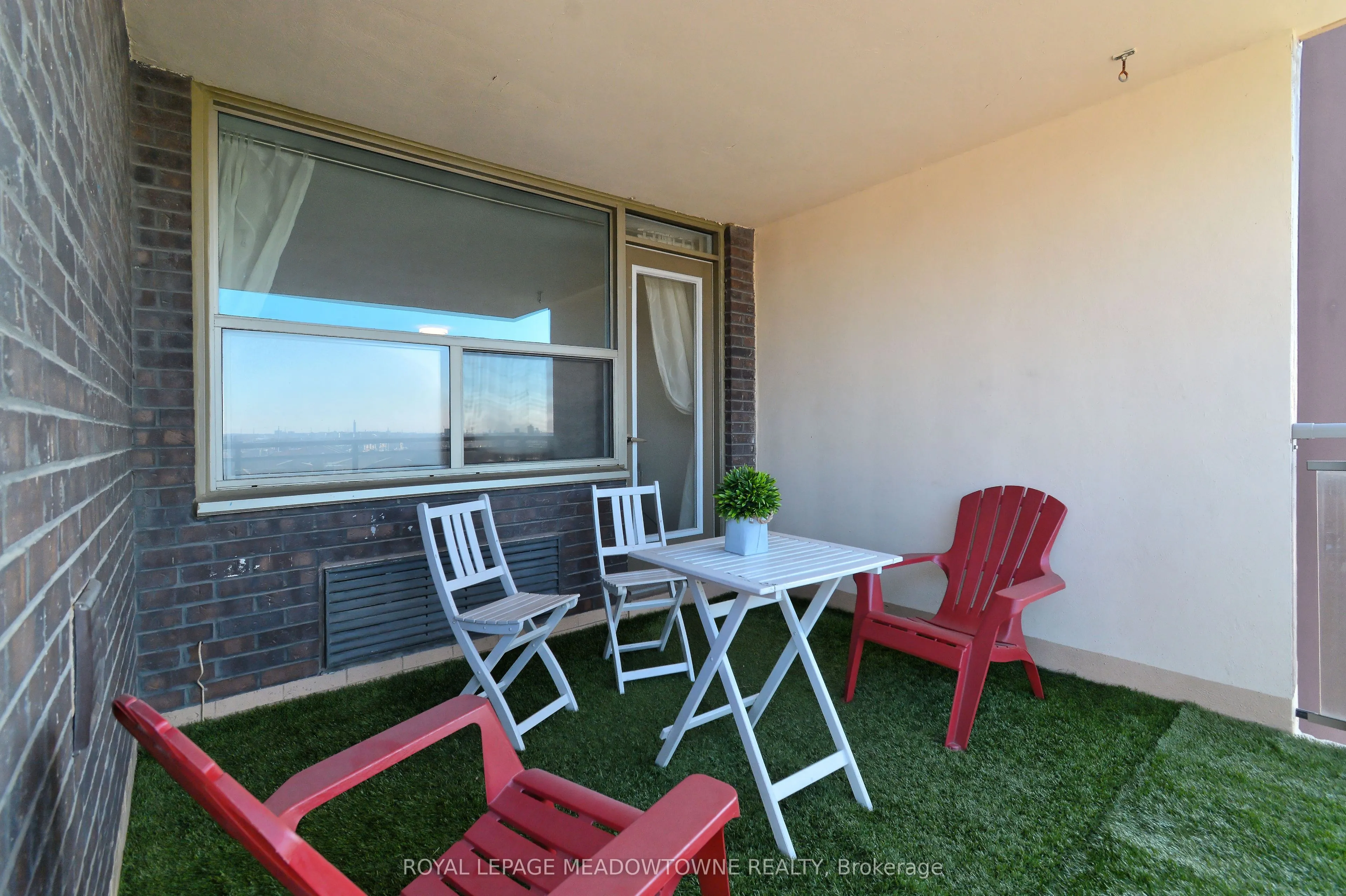 966 Inverhouse Drive, #609