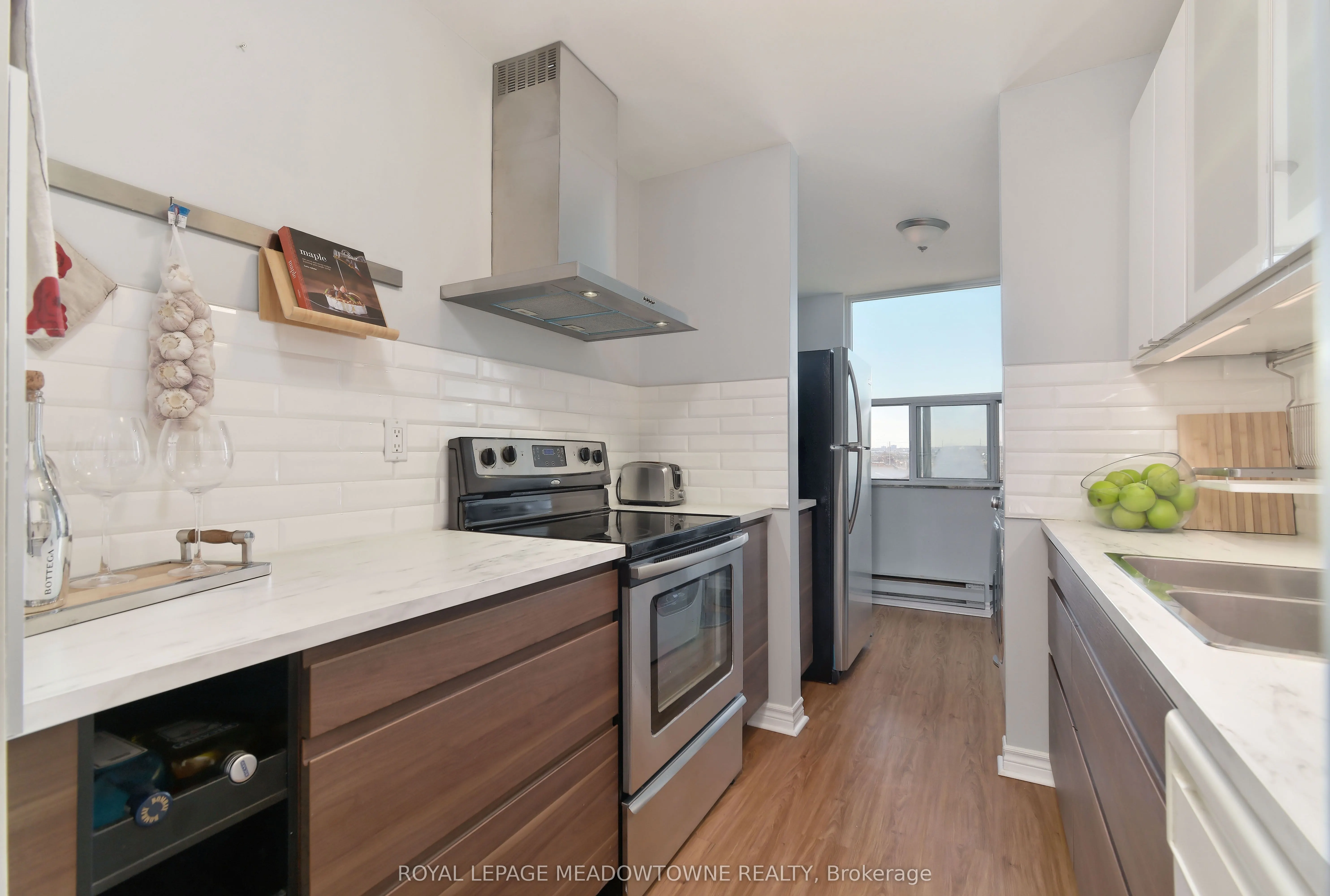 966 Inverhouse Drive, #609