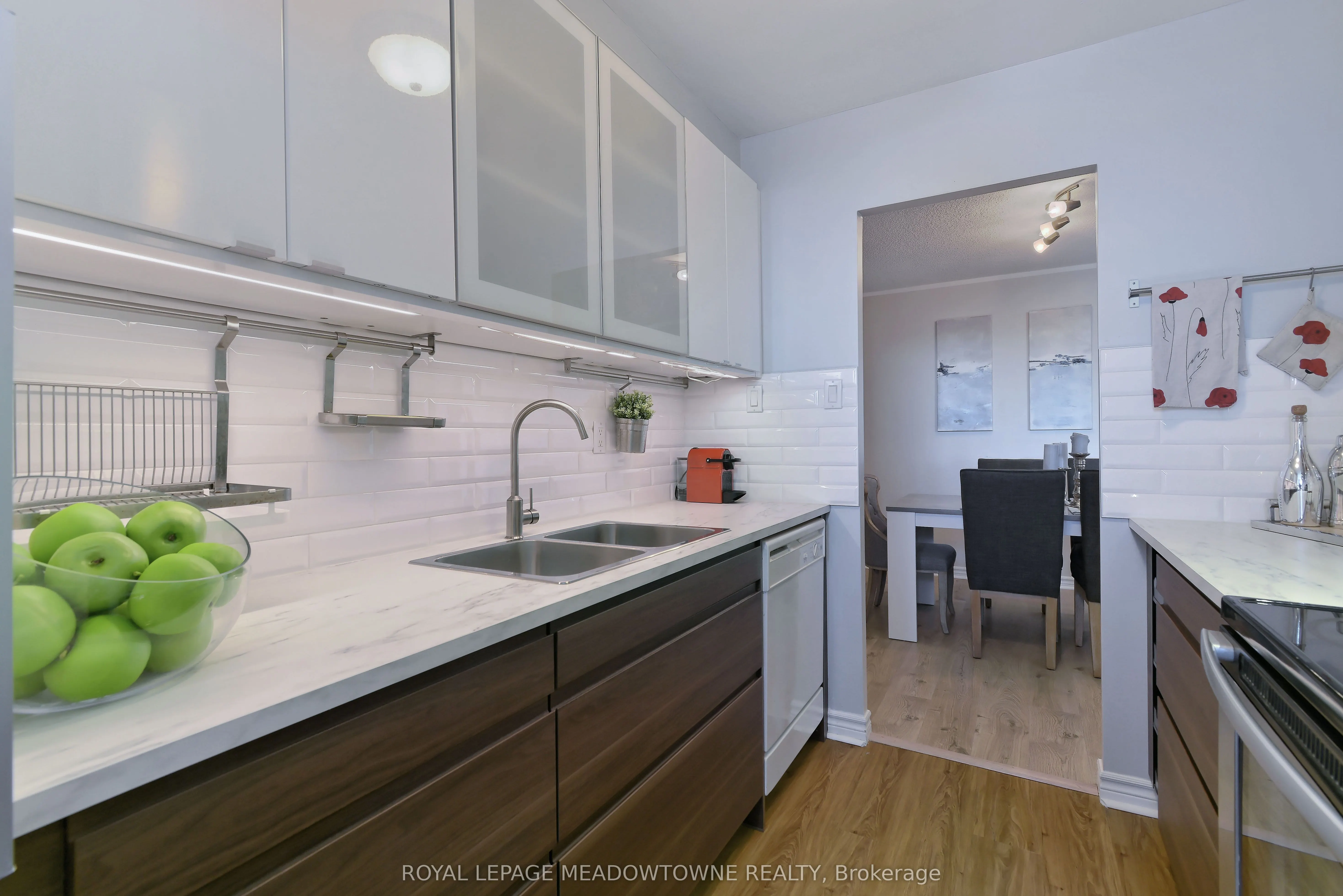 966 Inverhouse Drive, #609
