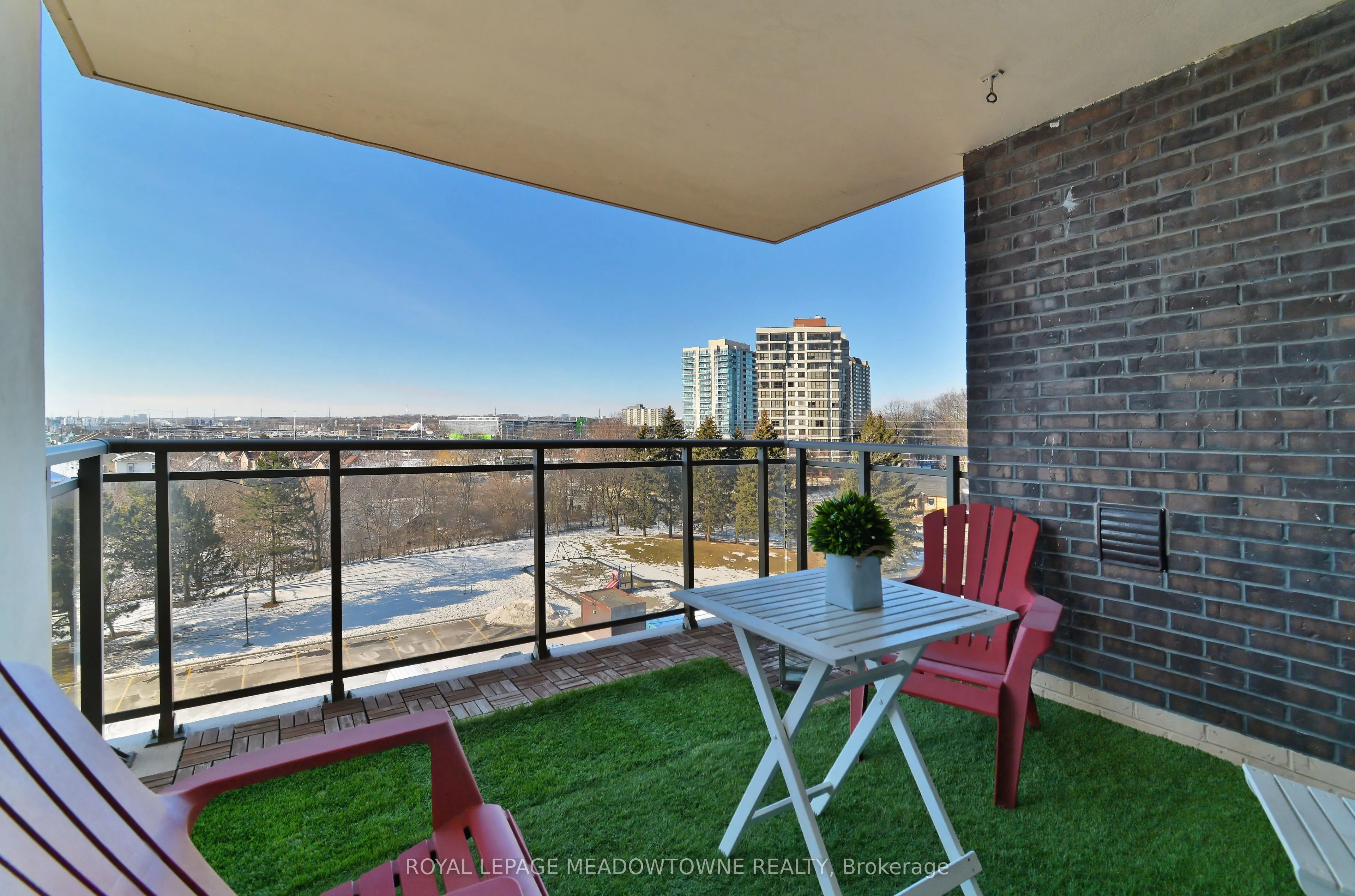 966 Inverhouse Drive, #609
