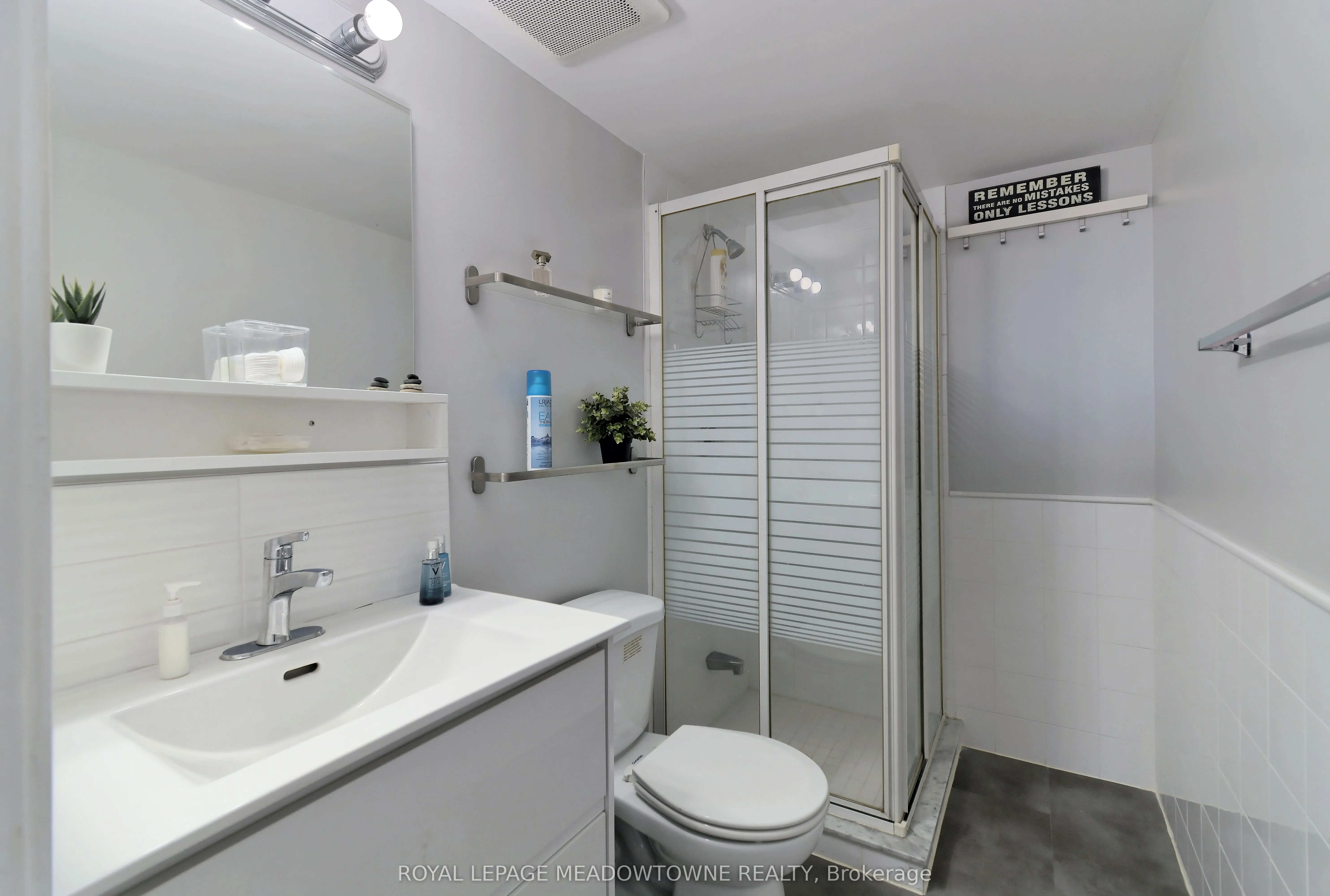 966 Inverhouse Drive, #609