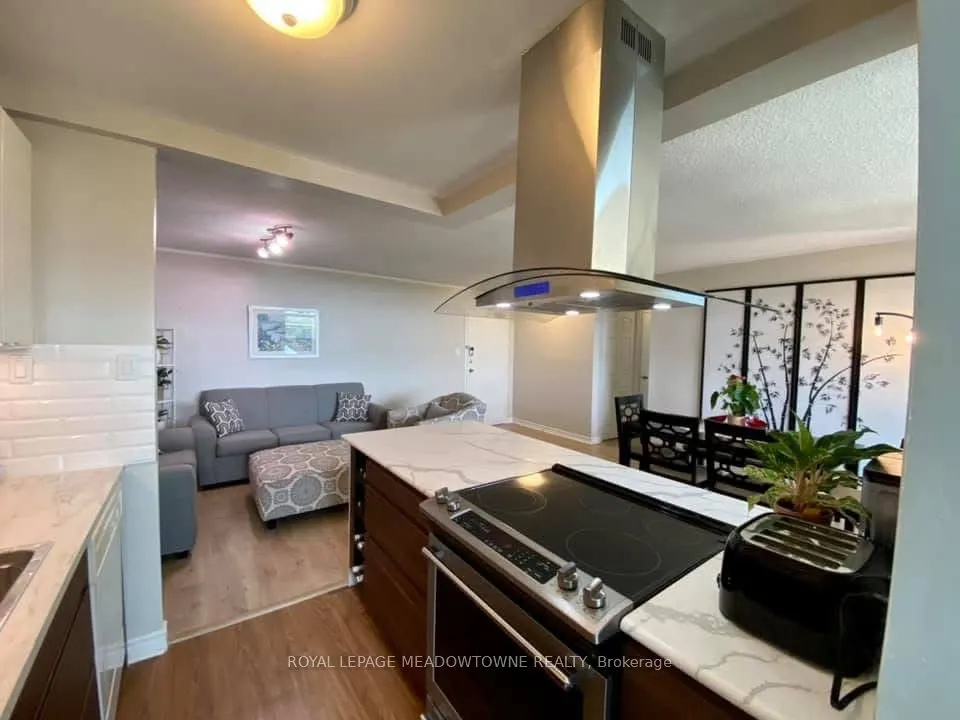 966 Inverhouse Drive, #609