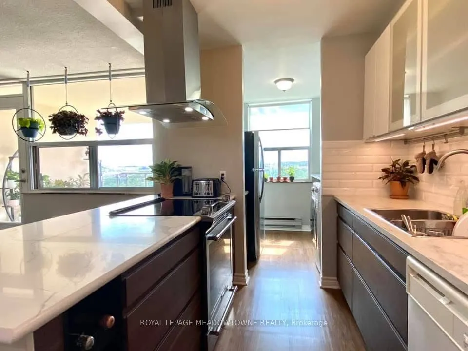 966 Inverhouse Drive, #609