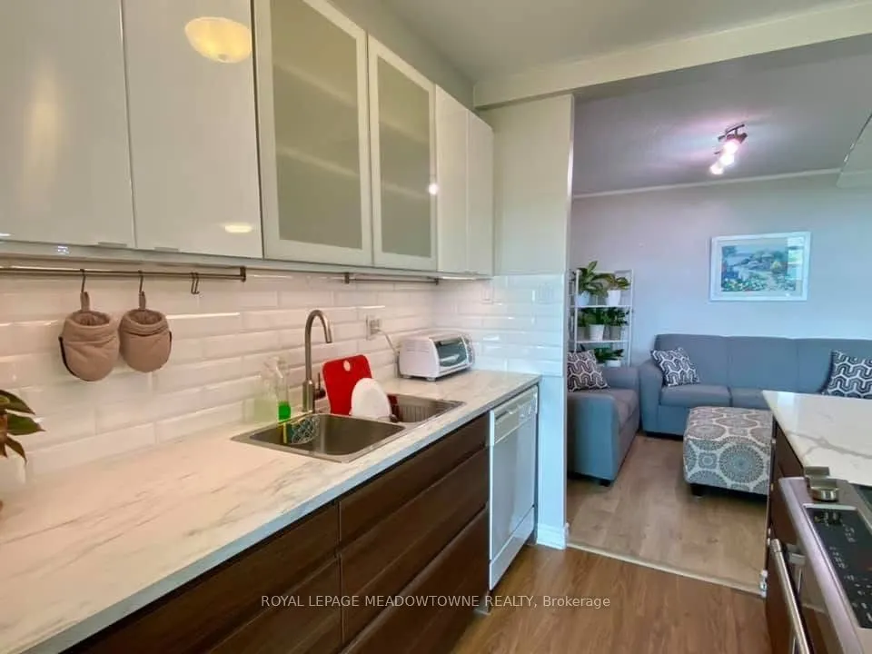966 Inverhouse Drive, #609