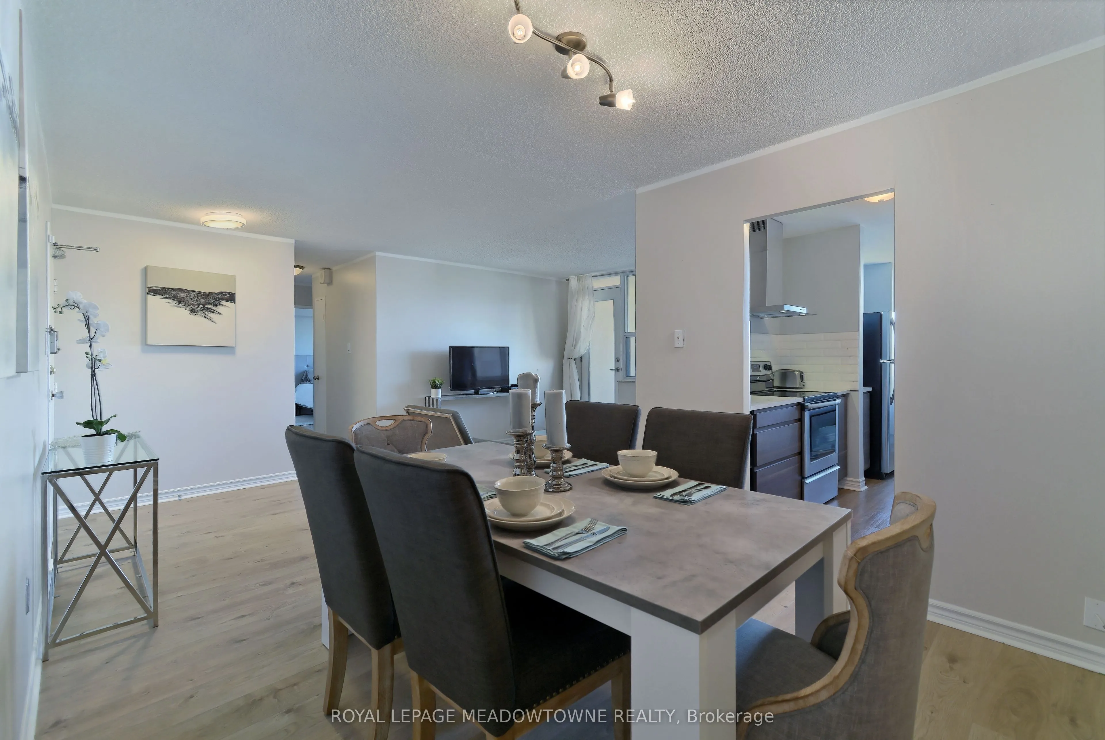 966 Inverhouse Drive, #609