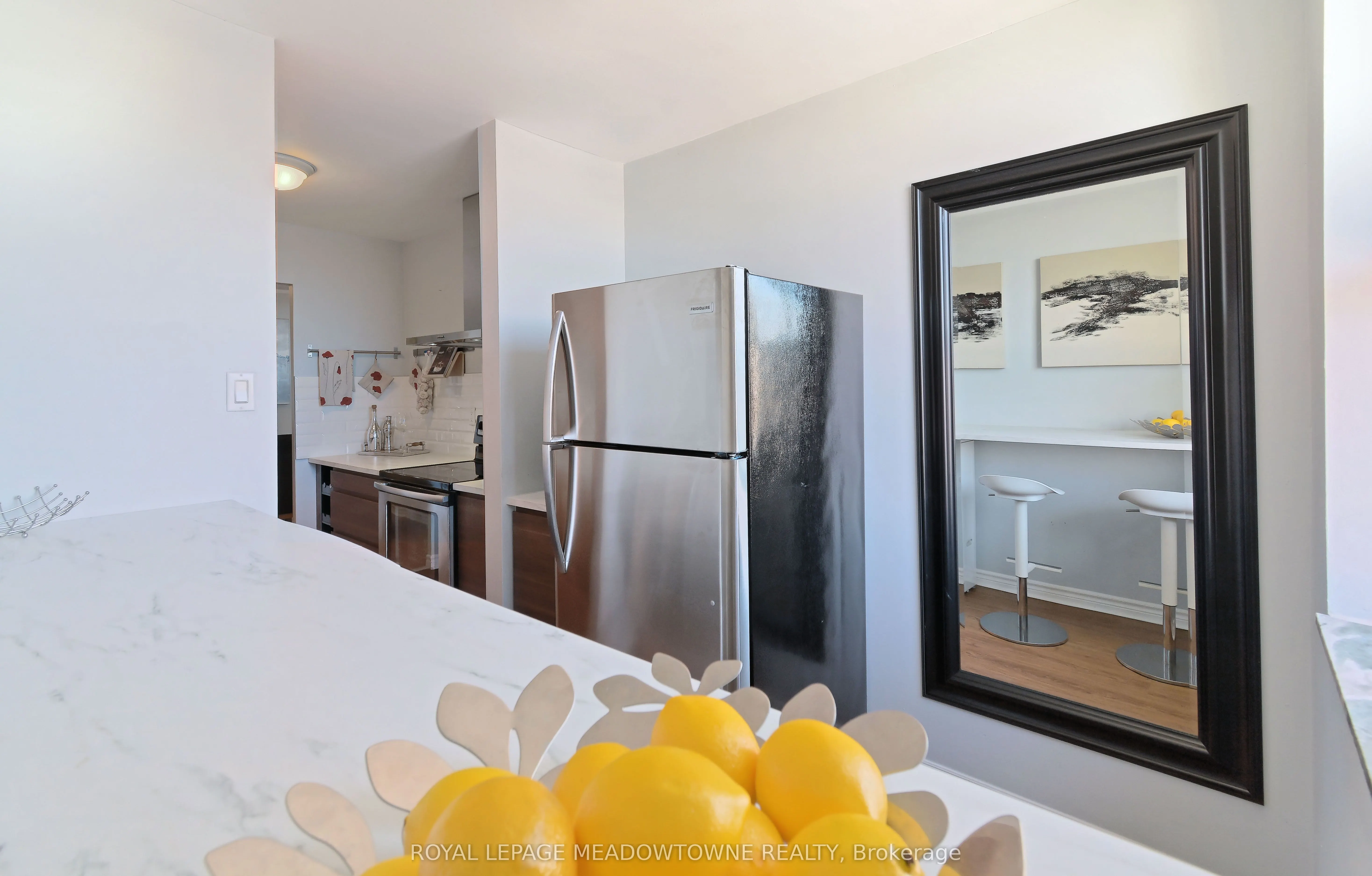 966 Inverhouse Drive, #609
